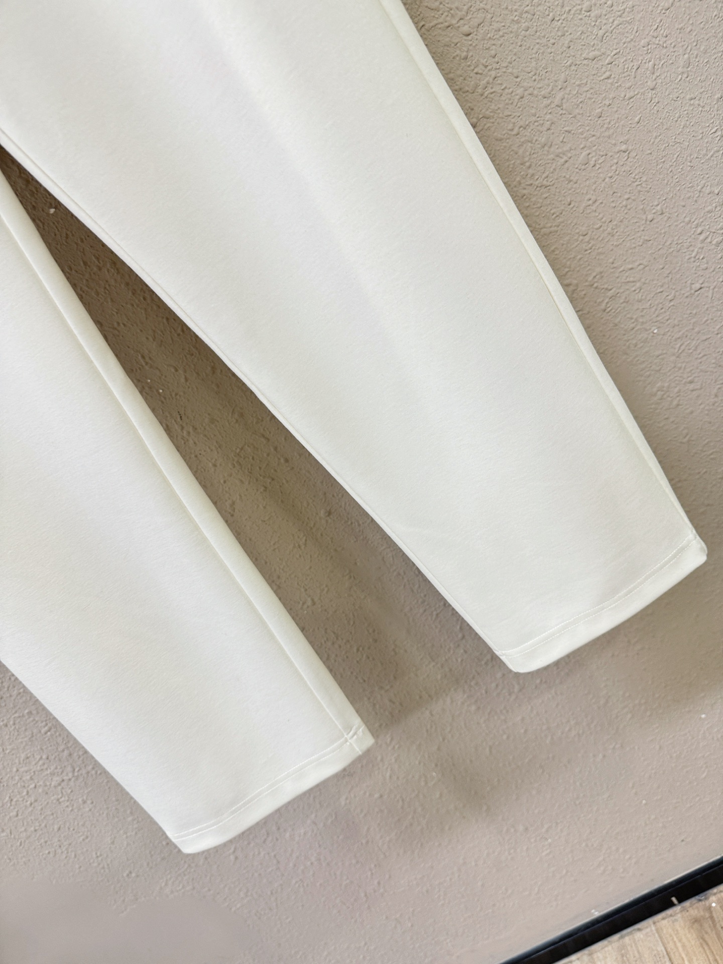 Hermès爱马仕 新品休闲裤，选用欧洲进口面料，柔软舒适有质感，原版五金配件，非常炫酷，细节处理精致，