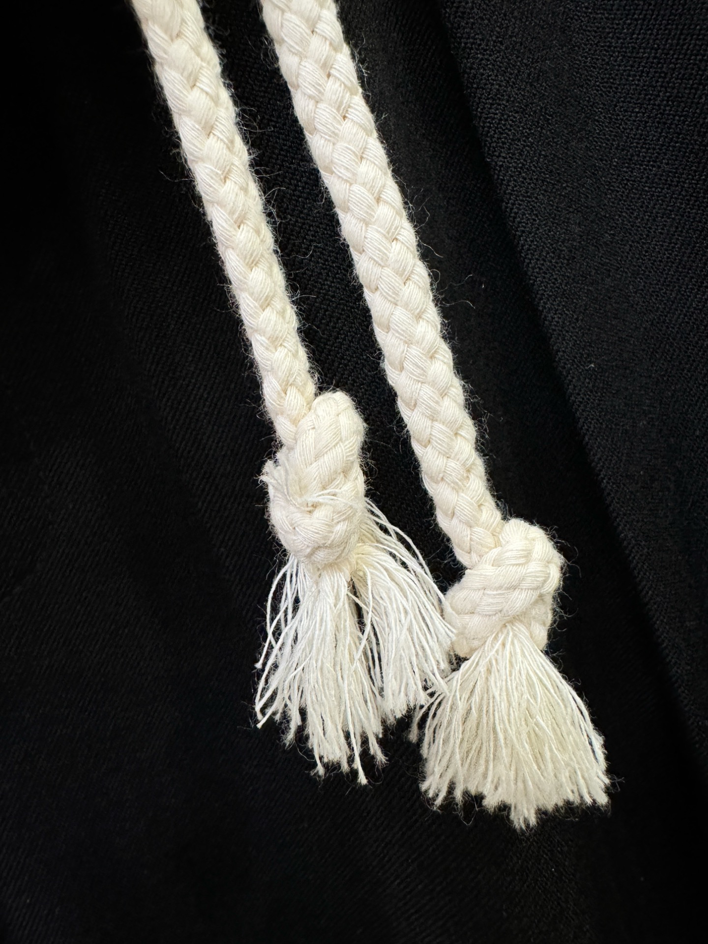 LOEWE罗意威 新品休闲裤，选用欧洲进口面料，柔软舒适有质感，原版五金配件，非常炫酷，细节处理精致，上