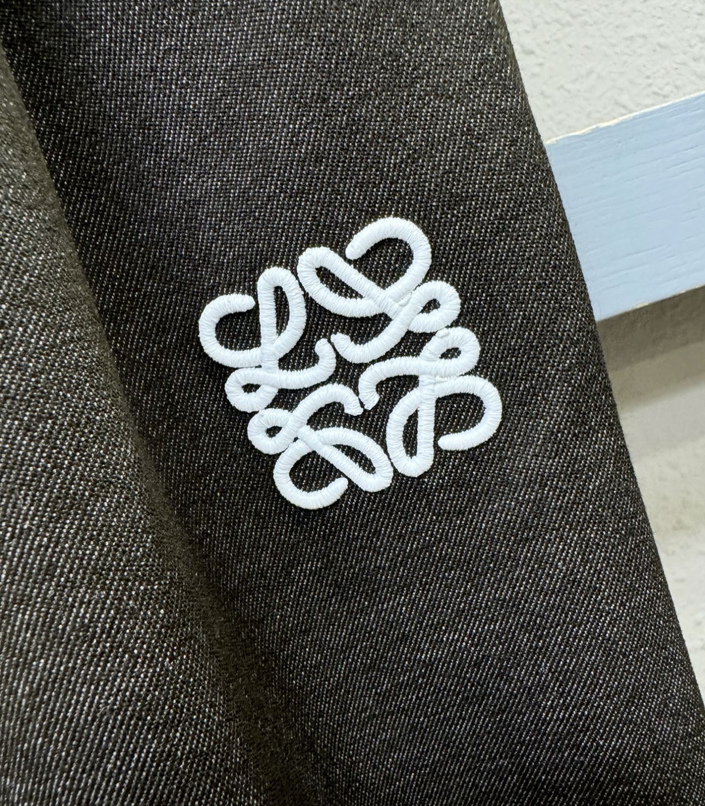 LOEWE罗意威 新品休闲裤，选用欧洲进口面料，柔软舒适有质感，原版五金配件，非常炫酷，细节处理精致，上