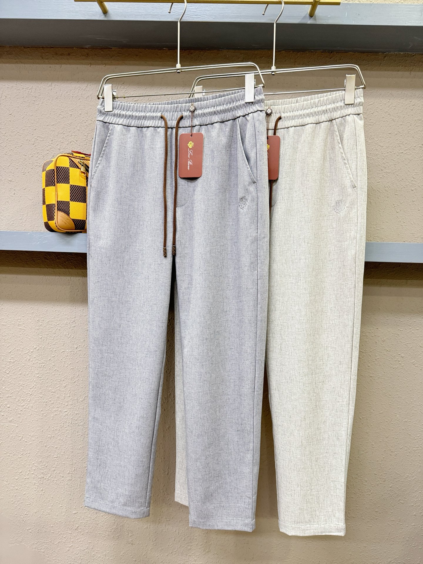 loro Piana诺悠翩雅 2026春夏休闲裤，亚麻面料，柔软舒适有质感，原版五金配件，非常炫酷，细节