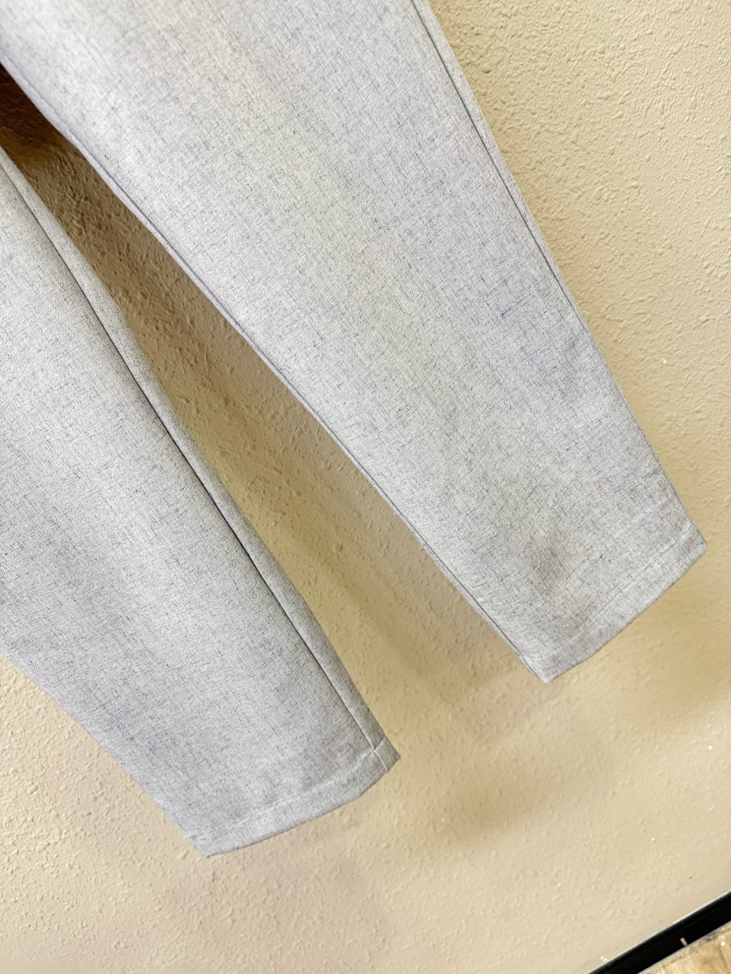 loro Piana诺悠翩雅 2026春夏休闲裤，亚麻面料，柔软舒适有质感，原版五金配件，非常炫酷，细节