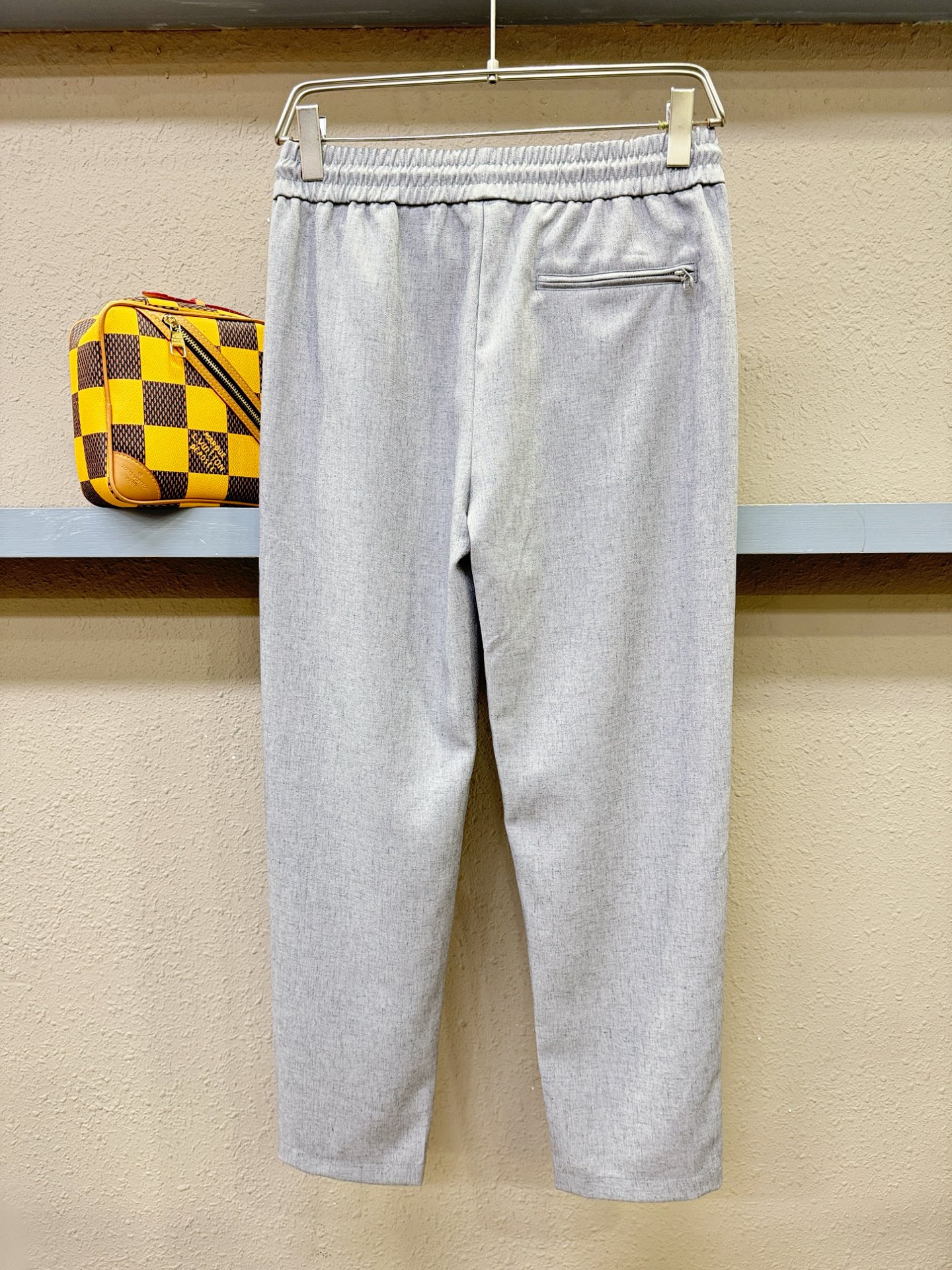 loro Piana诺悠翩雅 2026春夏休闲裤，亚麻面料，柔软舒适有质感，原版五金配件，非常炫酷，细节