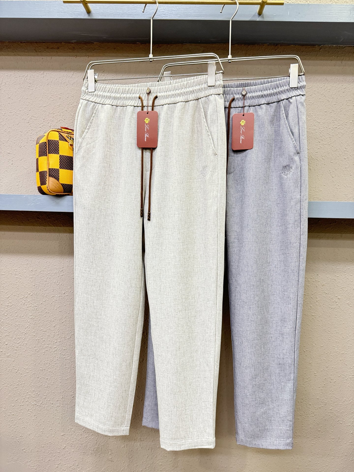 loro Piana诺悠翩雅 2026春夏休闲裤，亚麻面料，柔软舒适有质感，原版五金配件，非常炫酷，细节