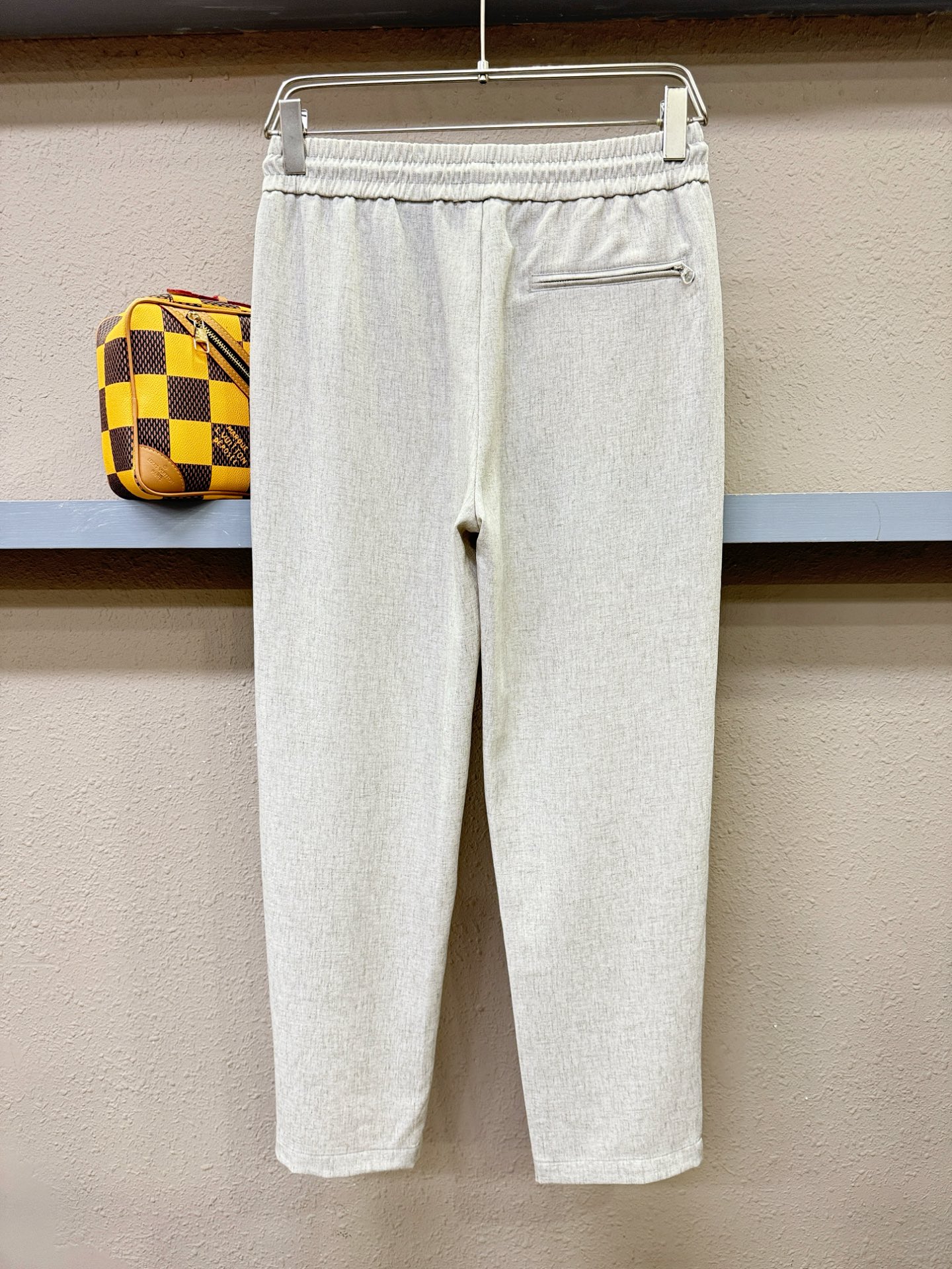 loro Piana诺悠翩雅 2026春夏休闲裤，亚麻面料，柔软舒适有质感，原版五金配件，非常炫酷，细节