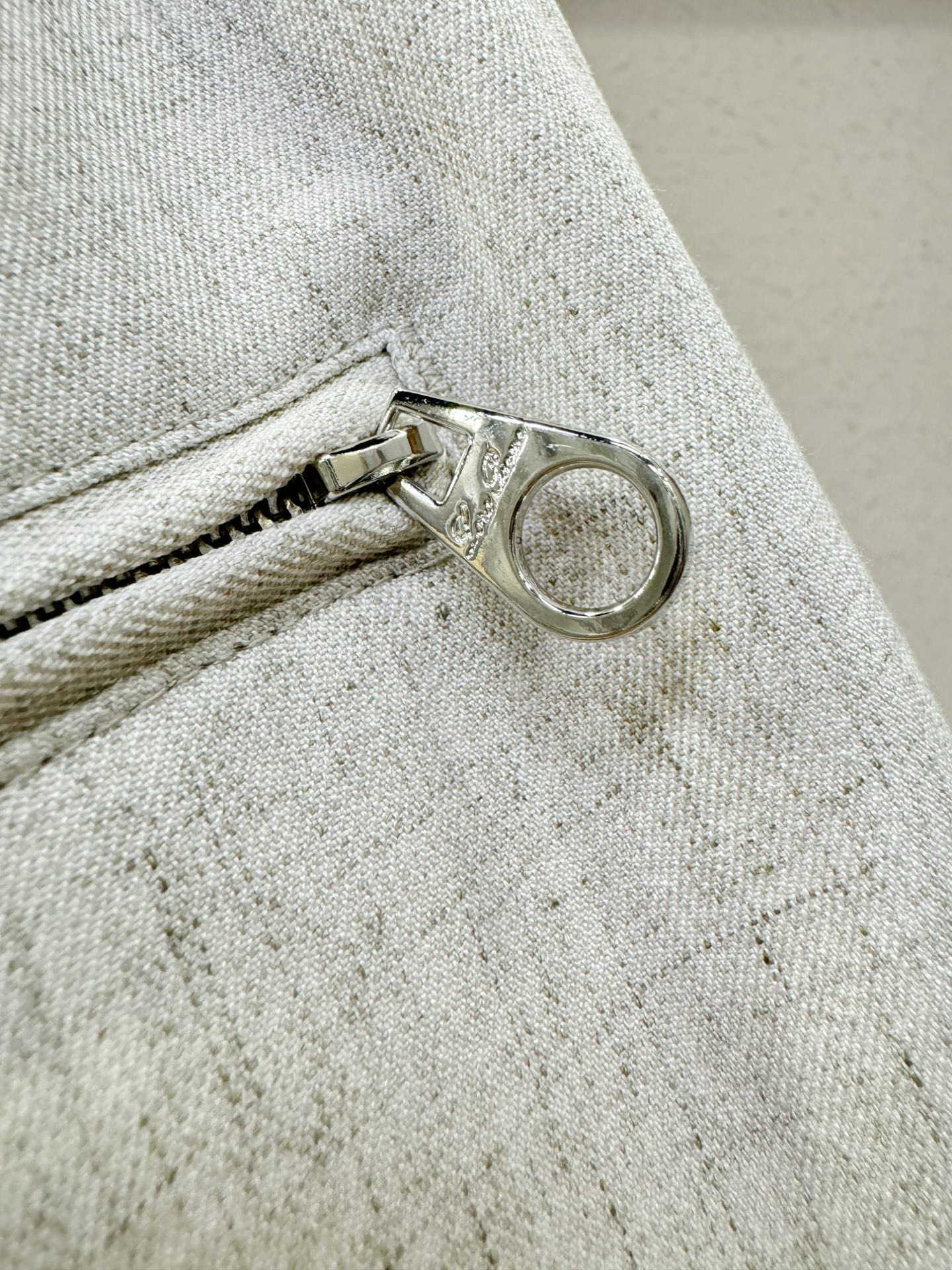 loro Piana诺悠翩雅 2026春夏休闲裤，亚麻面料，柔软舒适有质感，原版五金配件，非常炫酷，细节