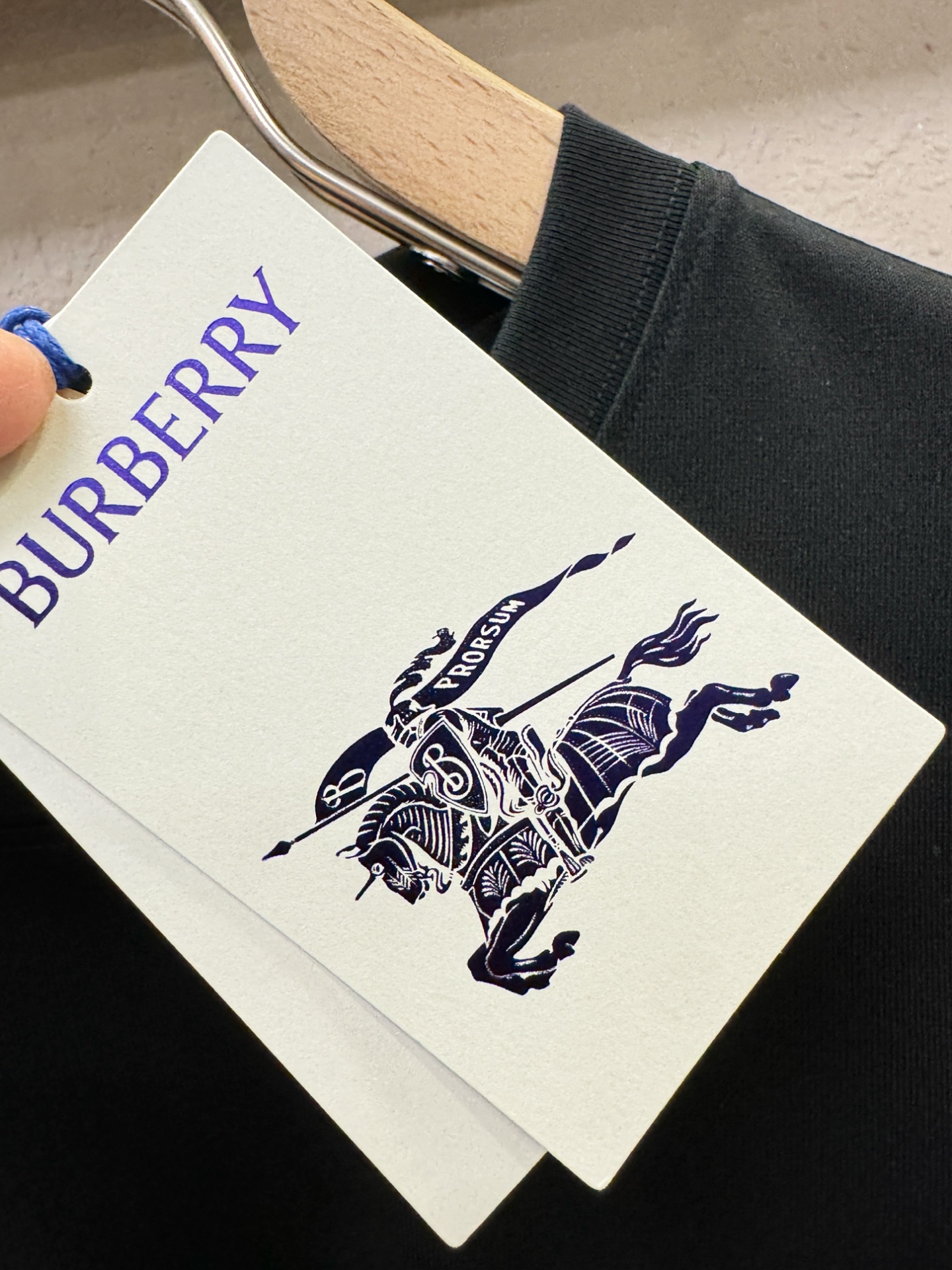 BURBERRY巴宝莉 2026新款短袖T恤！男女同款！走秀图案时尚休闲短袖T恤衫！设计logo设计！极