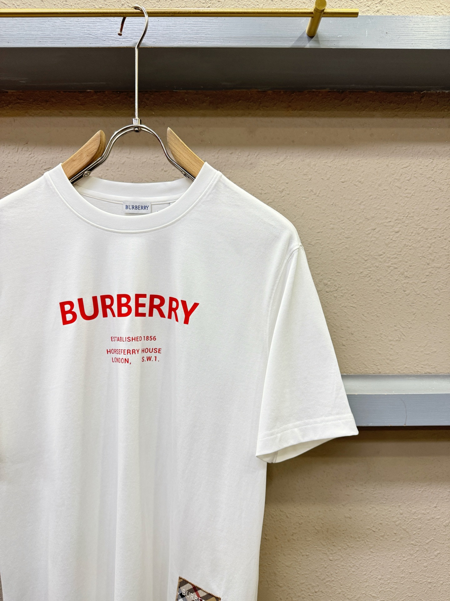 BURBERRY巴宝莉 2026新款短袖T恤！男女同款！走秀图案时尚休闲短袖T恤衫！设计logo设计！极