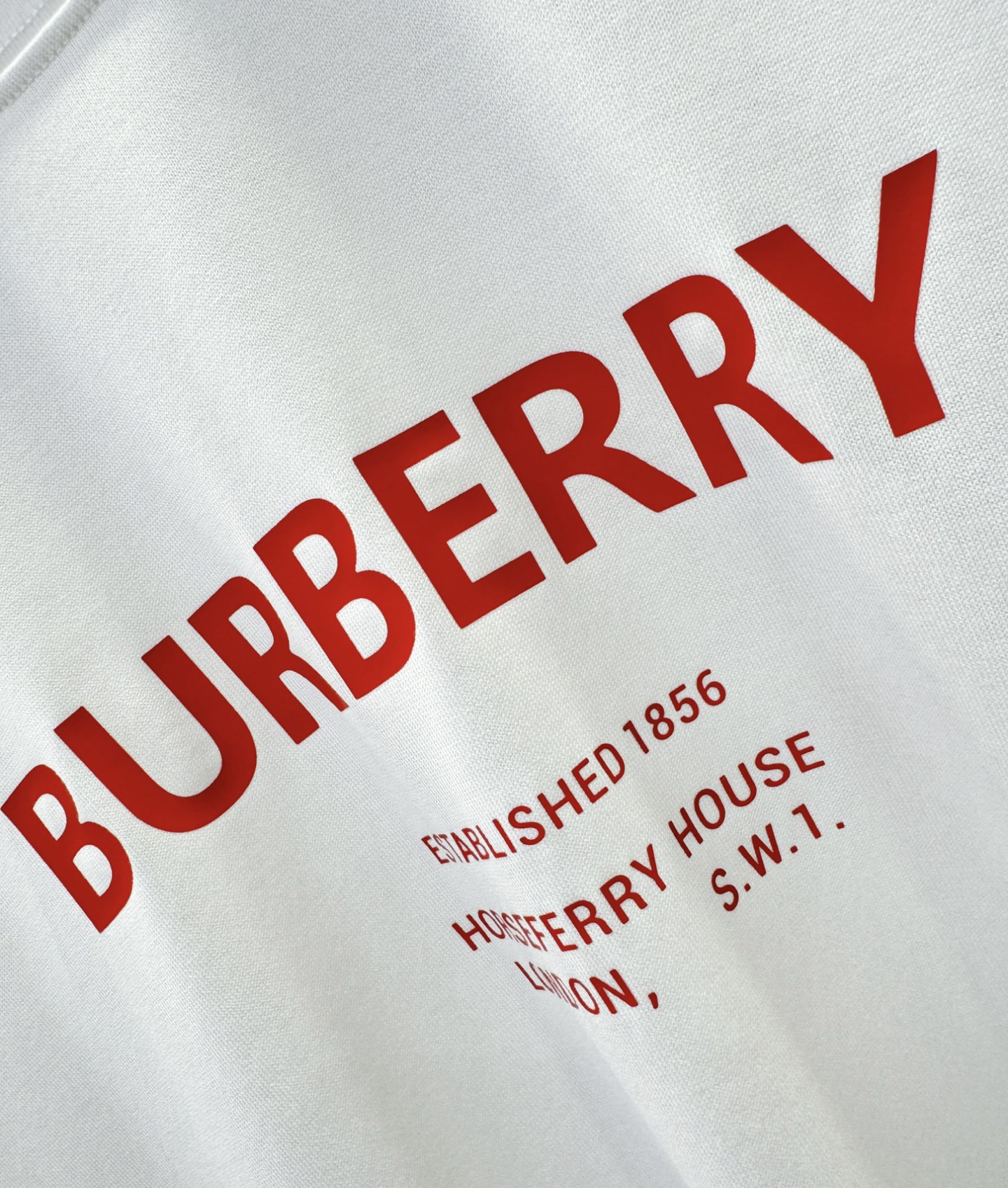 BURBERRY巴宝莉 2026新款短袖T恤！男女同款！走秀图案时尚休闲短袖T恤衫！设计logo设计！极
