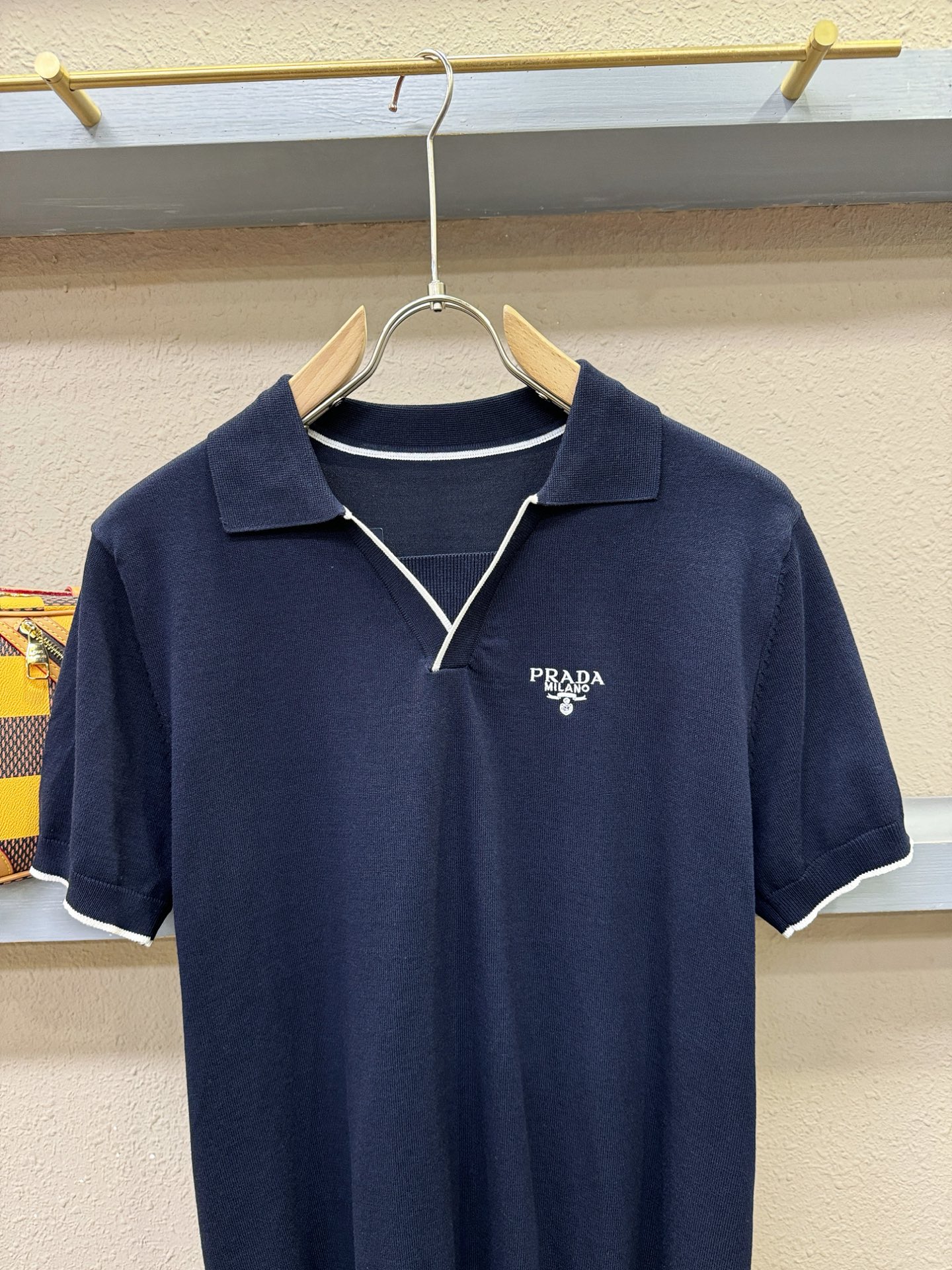 PRADA普拉达 2026春夏新品针织短袖，进口针织面料，手感柔软。顶级进口私货，时尚设计潮流短袖针织衫