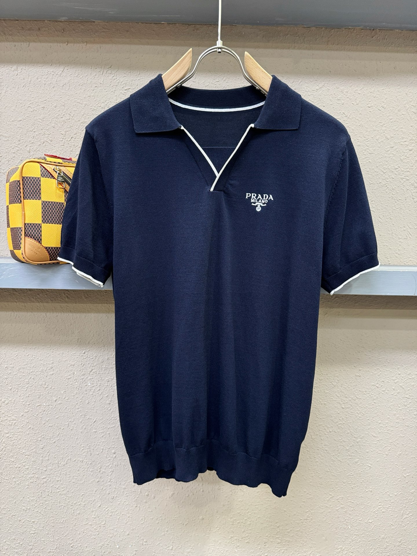 PRADA普拉达 2026春夏新品针织短袖，进口针织面料，手感柔软。顶级进口私货，时尚设计潮流短袖针织衫