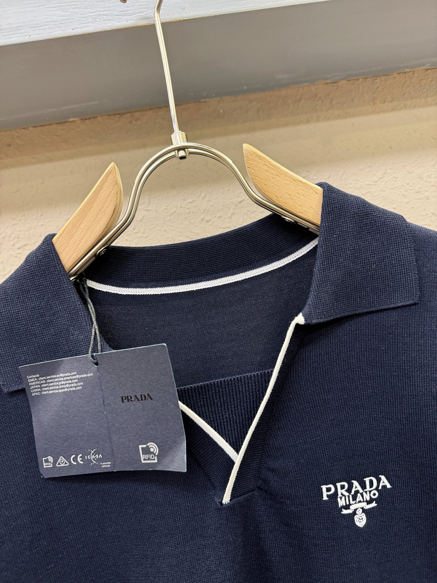 PRADA普拉达 2026春夏新品针织短袖，进口针织面料，手感柔软。顶级进口私货，时尚设计潮流短袖针织衫