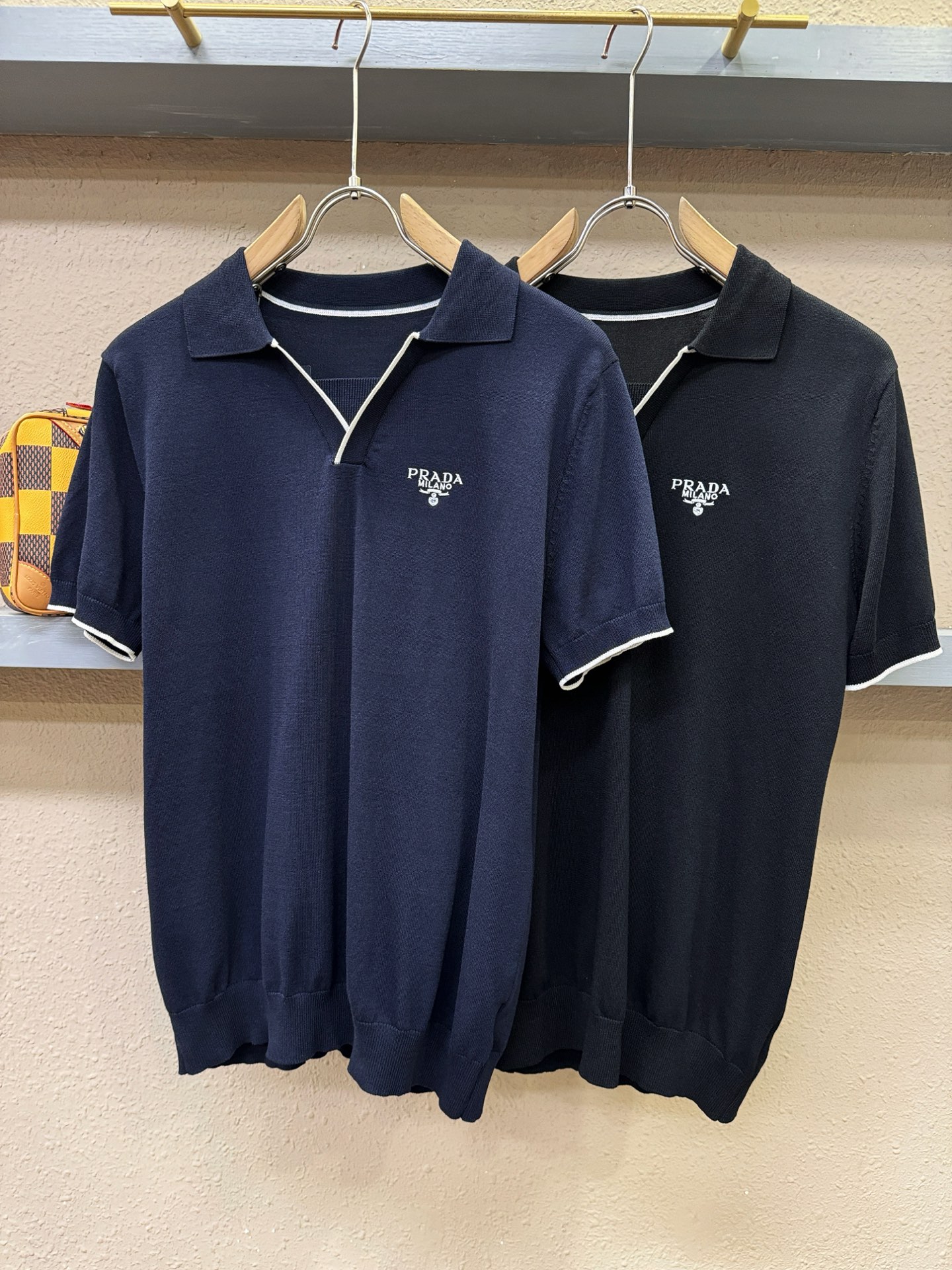 PRADA普拉达 2026春夏新品针织短袖，进口针织面料，手感柔软。顶级进口私货，时尚设计潮流短袖针织衫
