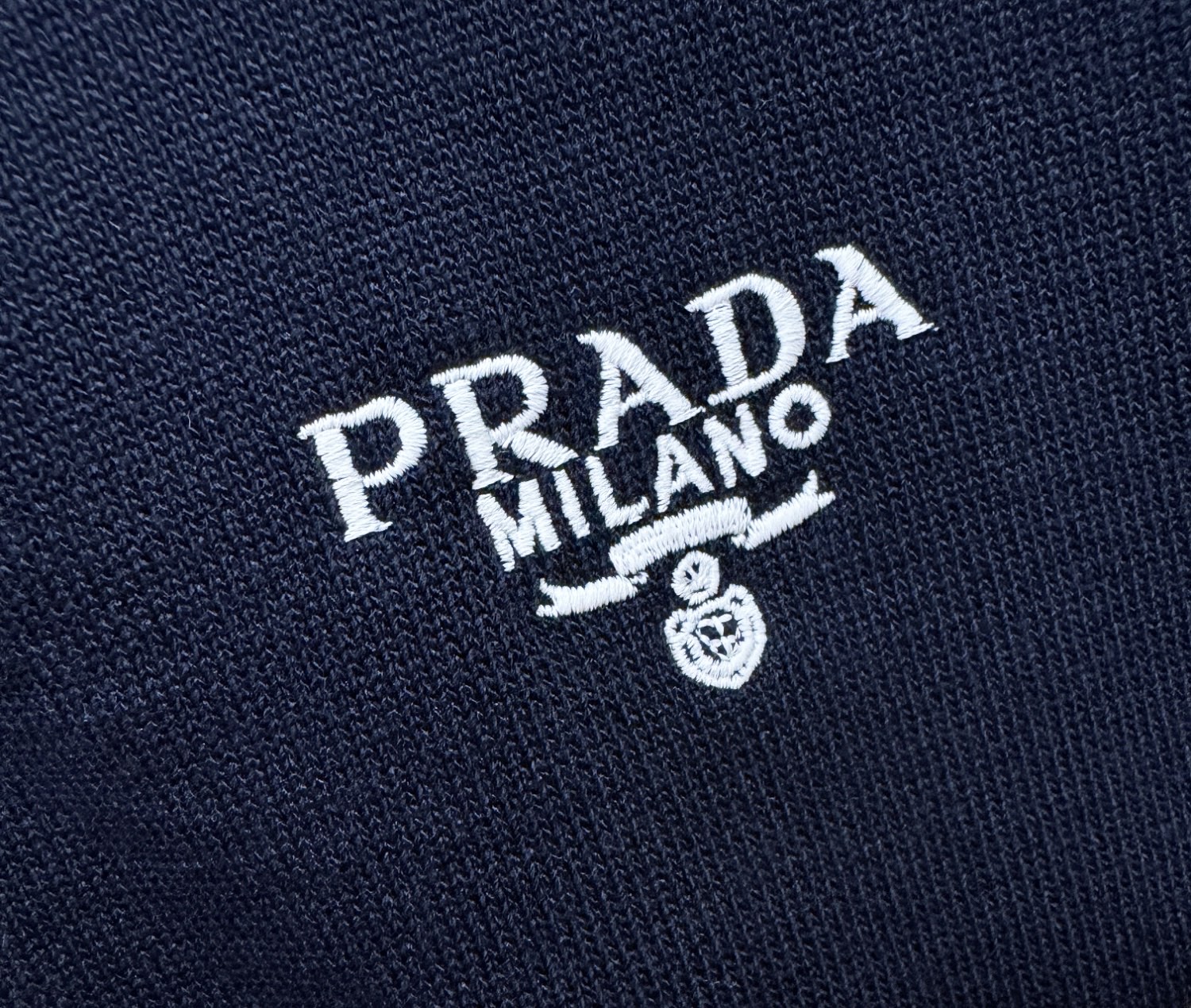 PRADA普拉达 2026春夏新品针织短袖，进口针织面料，手感柔软。顶级进口私货，时尚设计潮流短袖针织衫