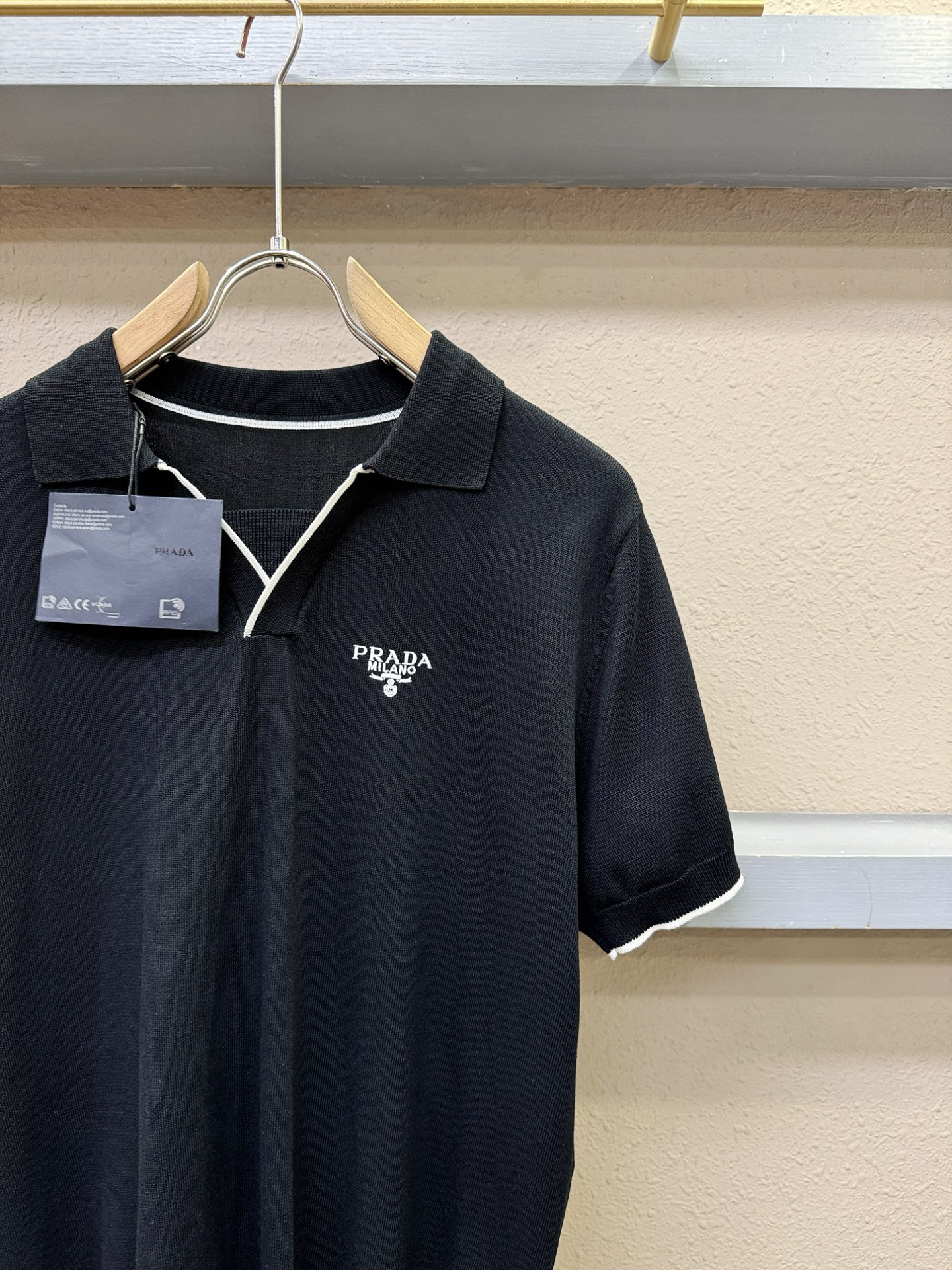 PRADA普拉达 2026春夏新品针织短袖，进口针织面料，手感柔软。顶级进口私货，时尚设计潮流短袖针织衫