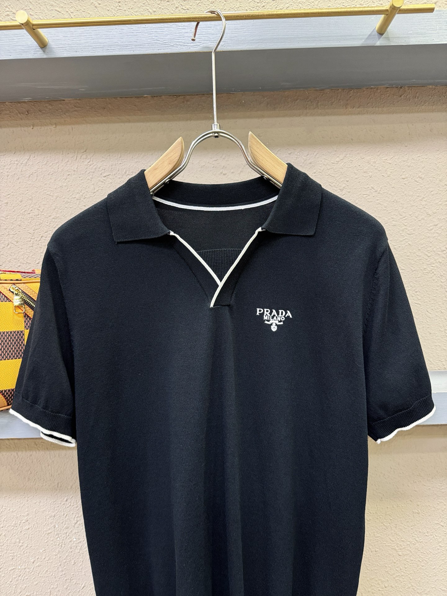 PRADA普拉达 2026春夏新品针织短袖，进口针织面料，手感柔软。顶级进口私货，时尚设计潮流短袖针织衫