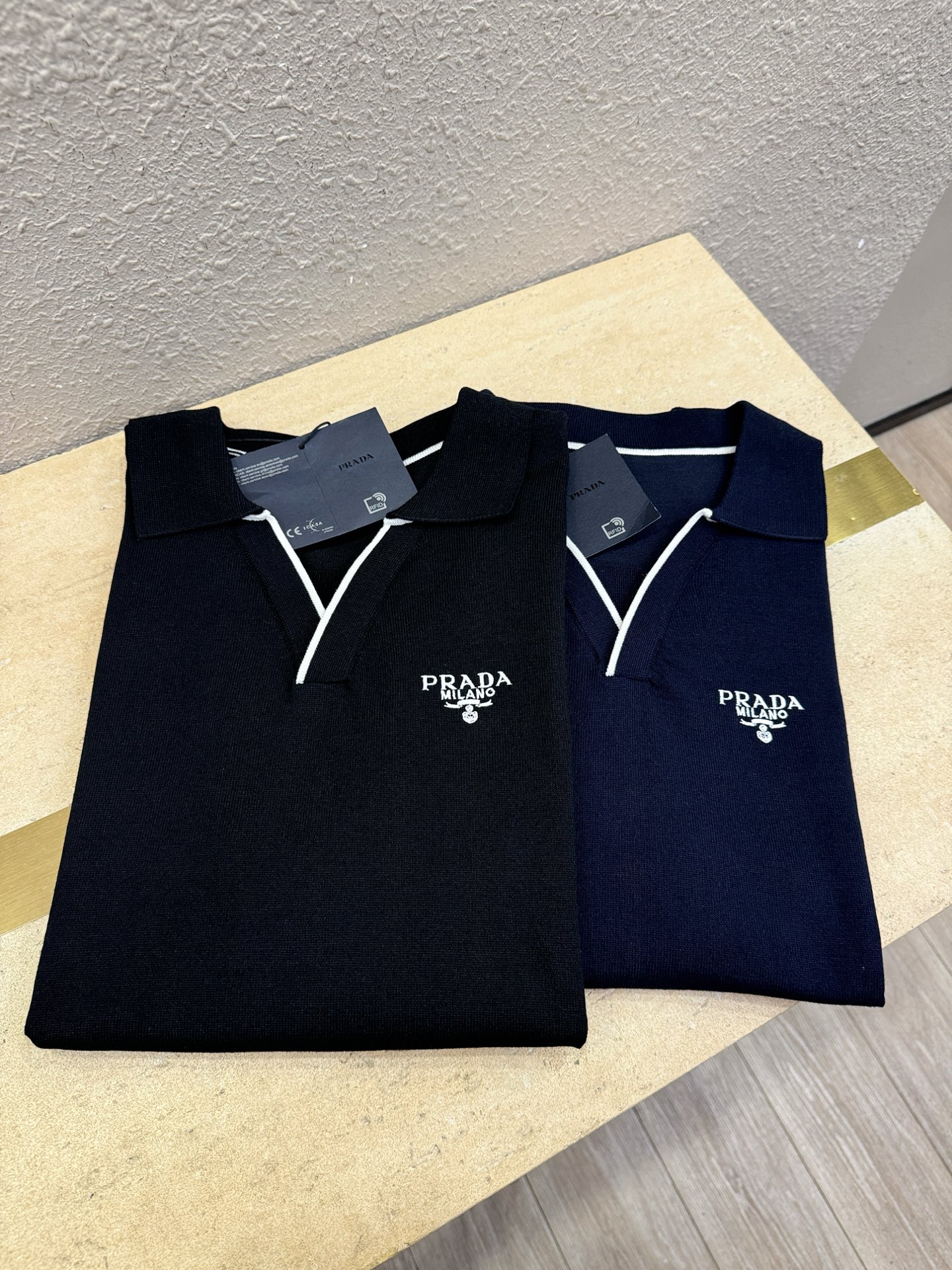 PRADA普拉达 2026春夏新品针织短袖，进口针织面料，手感柔软。顶级进口私货，时尚设计潮流短袖针织衫