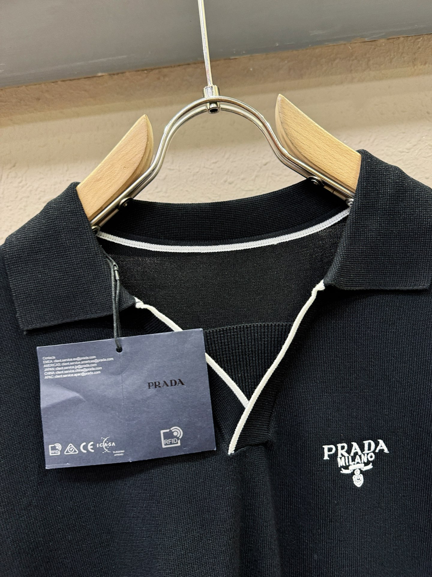 PRADA普拉达 2026春夏新品针织短袖，进口针织面料，手感柔软。顶级进口私货，时尚设计潮流短袖针织衫