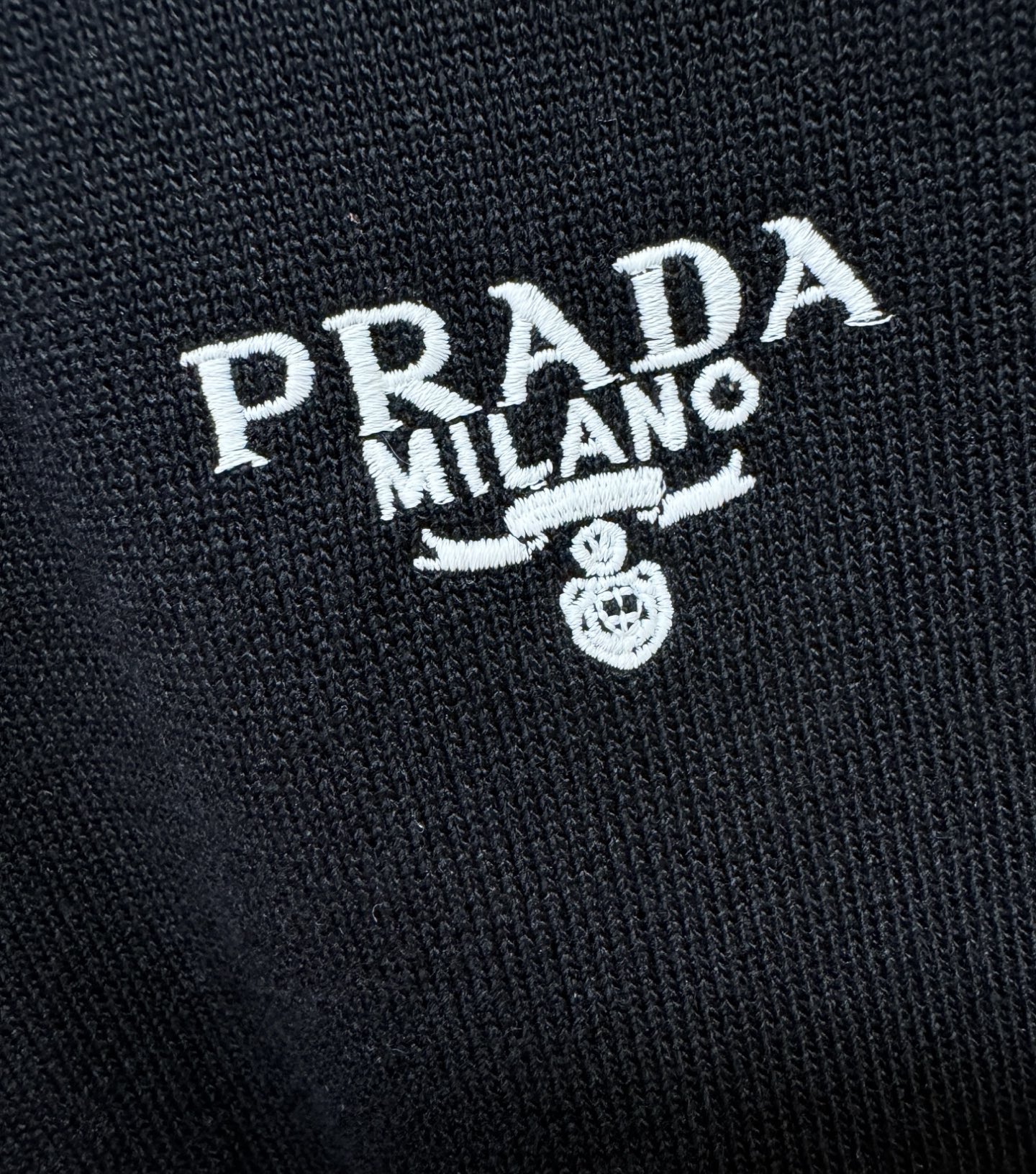 PRADA普拉达 2026春夏新品针织短袖，进口针织面料，手感柔软。顶级进口私货，时尚设计潮流短袖针织衫