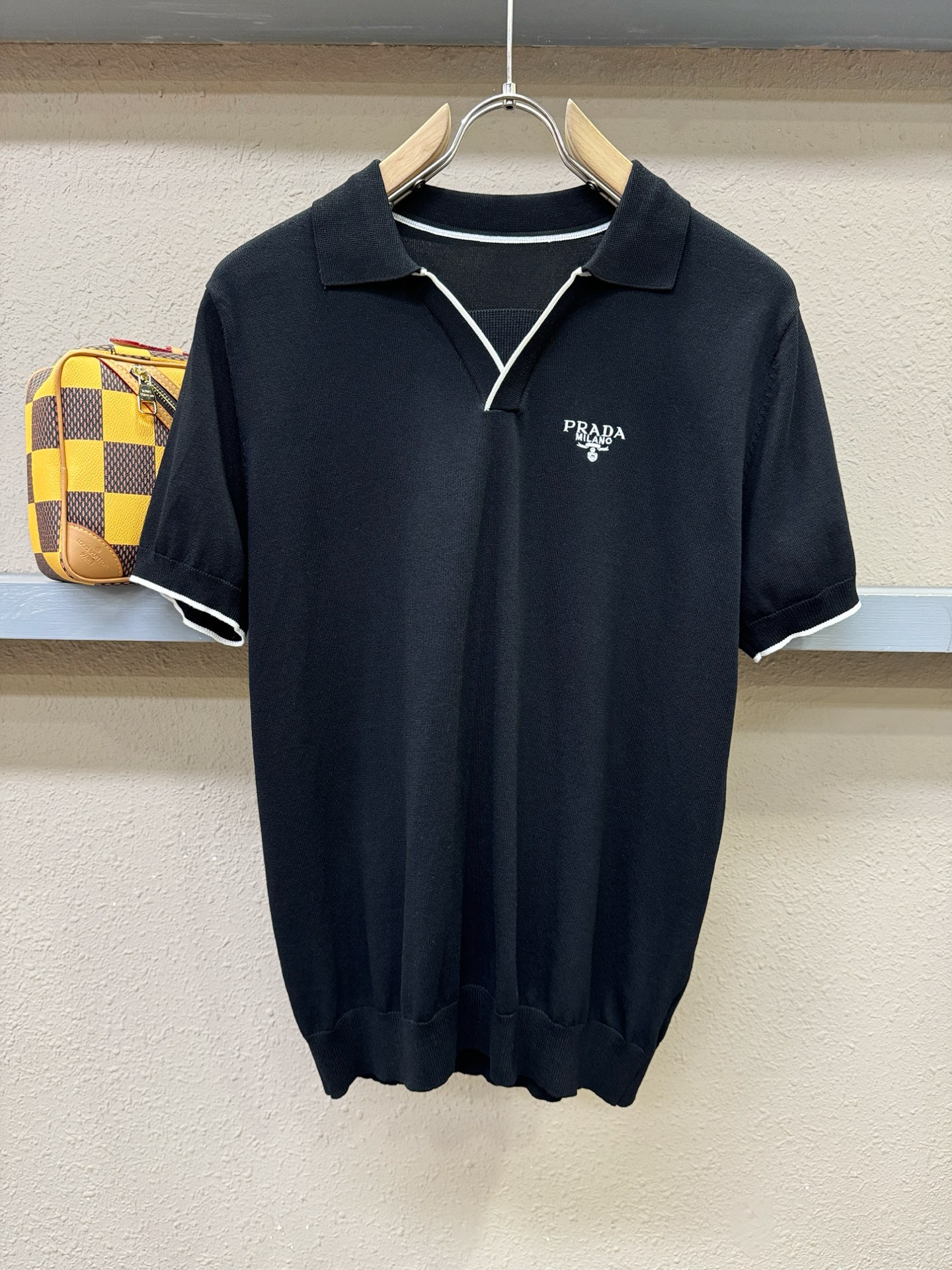 PRADA普拉达 2026春夏新品针织短袖，进口针织面料，手感柔软。顶级进口私货，时尚设计潮流短袖针织衫