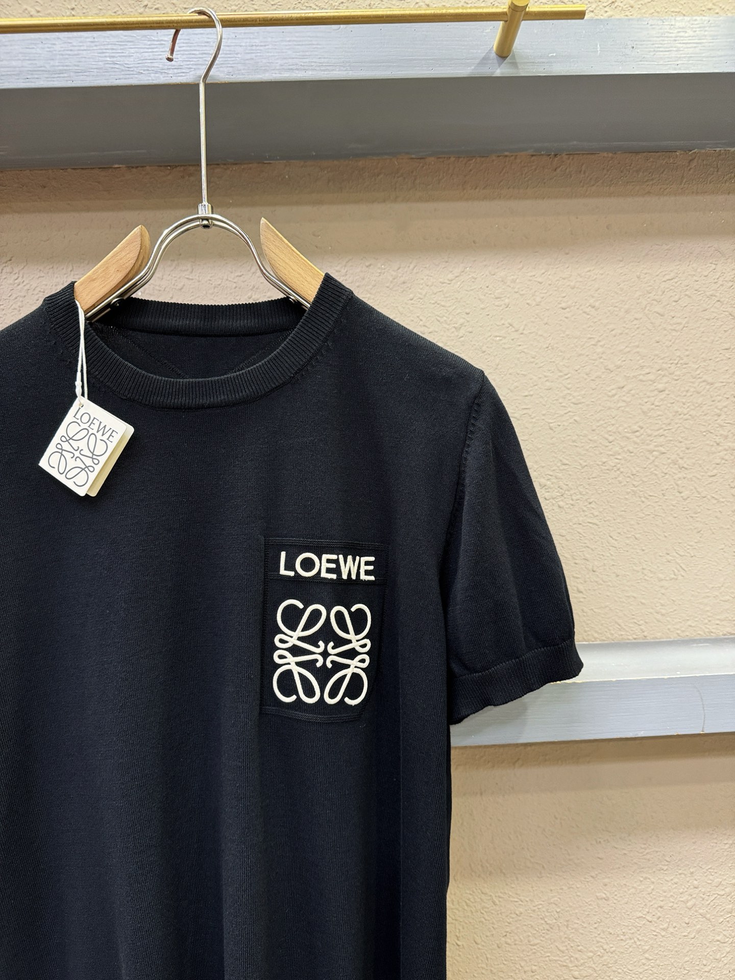 LOEWE罗意威 2026春夏新品针织短袖，进口针织面料，手感柔软。顶级进口私货，时尚设计潮流短袖针织衫