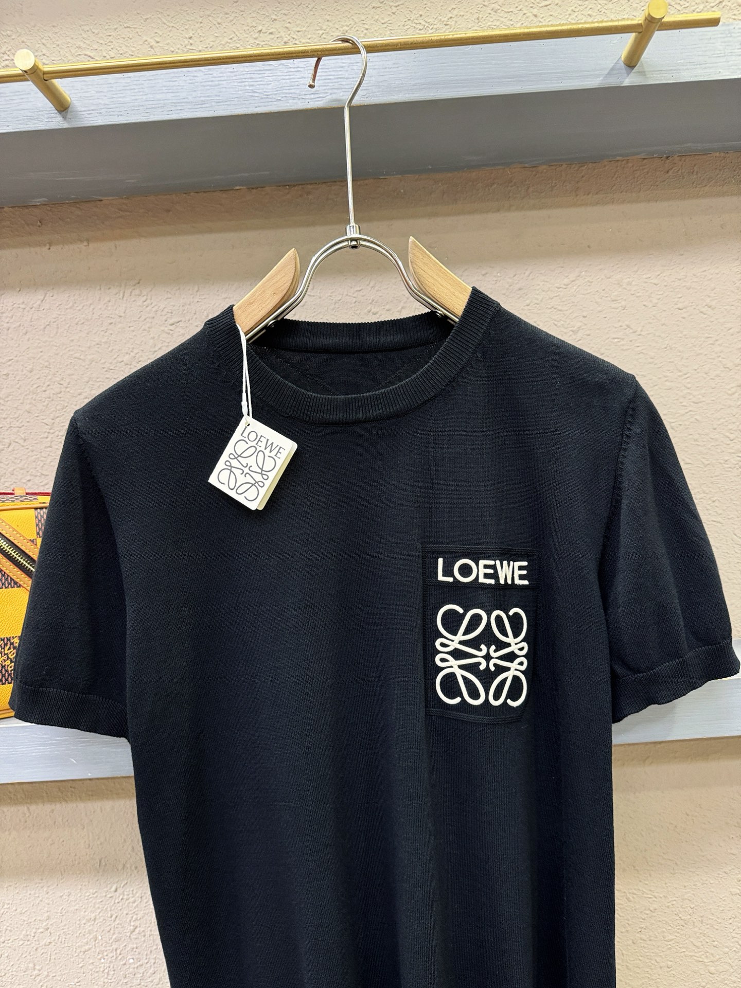 LOEWE罗意威 2026春夏新品针织短袖，进口针织面料，手感柔软。顶级进口私货，时尚设计潮流短袖针织衫