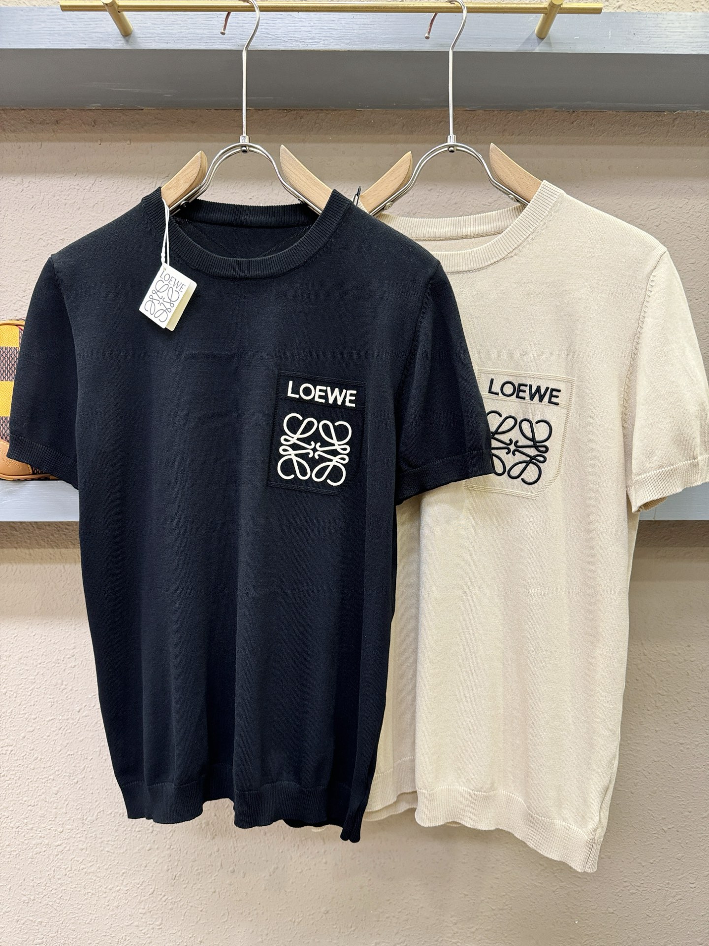 LOEWE罗意威 2026春夏新品针织短袖，进口针织面料，手感柔软。顶级进口私货，时尚设计潮流短袖针织衫