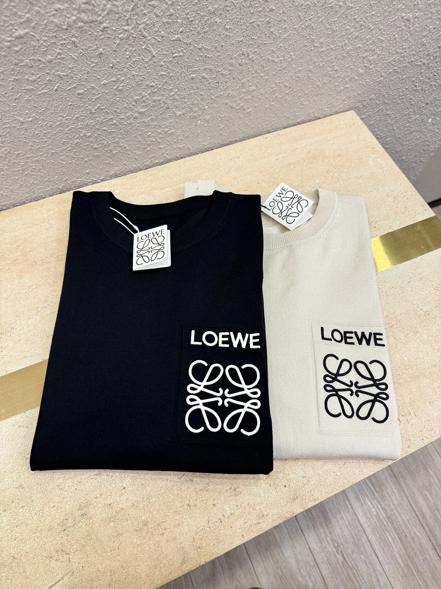 LOEWE罗意威 2026春夏新品针织短袖，进口针织面料，手感柔软。顶级进口私货，时尚设计潮流短袖针织衫