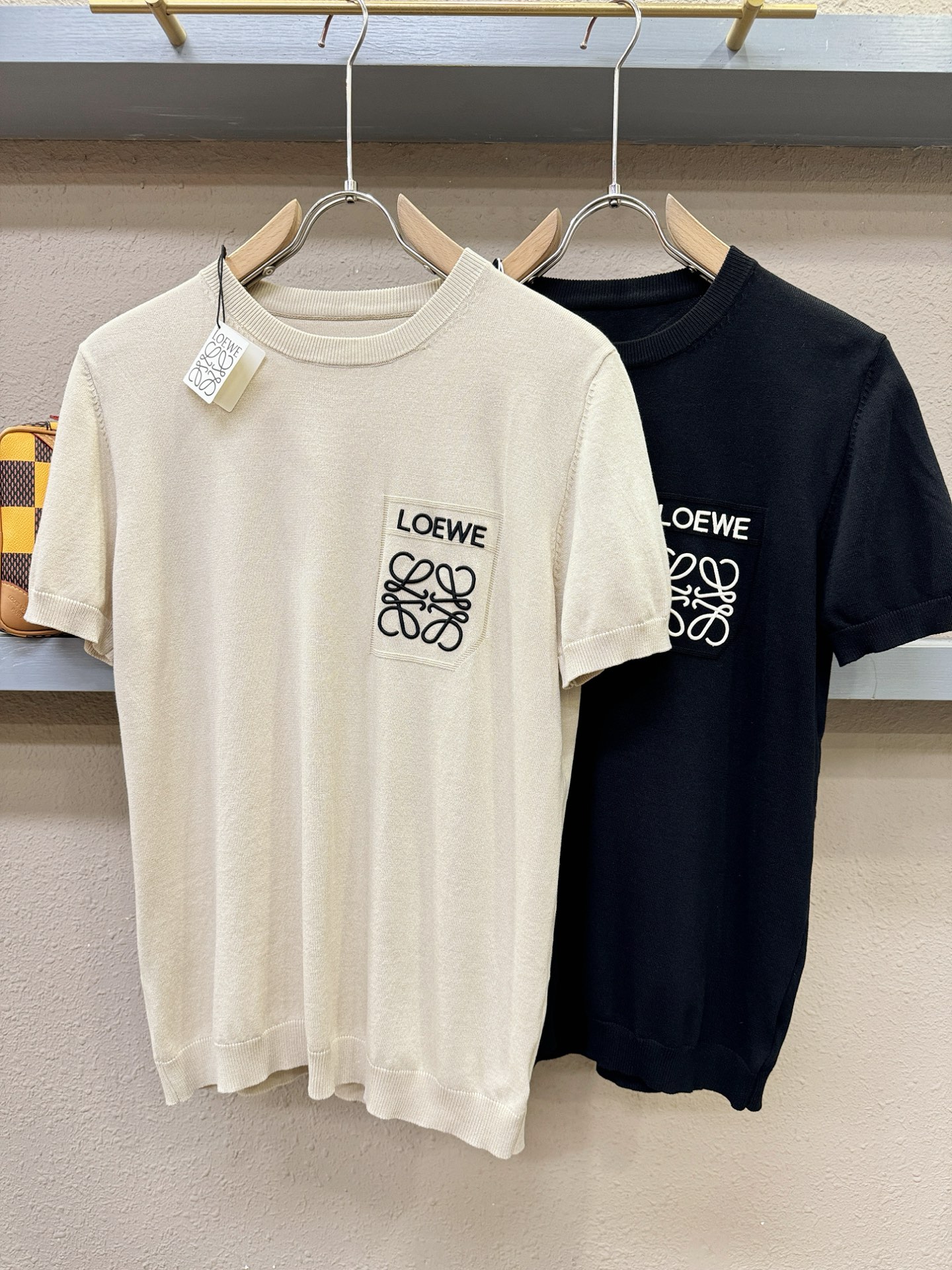 LOEWE罗意威 2026春夏新品针织短袖，进口针织面料，手感柔软。顶级进口私货，时尚设计潮流短袖针织衫