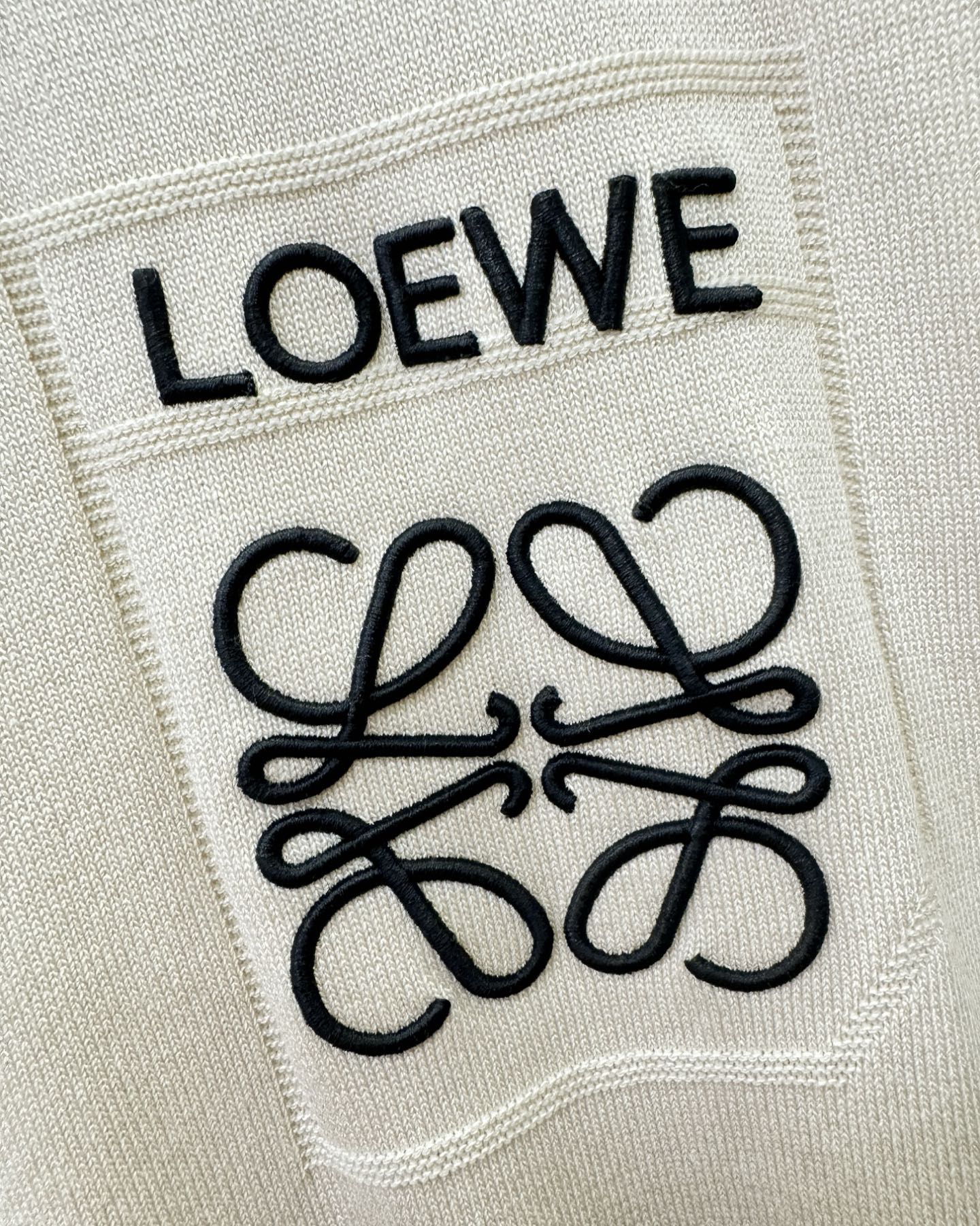 LOEWE罗意威 2026春夏新品针织短袖，进口针织面料，手感柔软。顶级进口私货，时尚设计潮流短袖针织衫