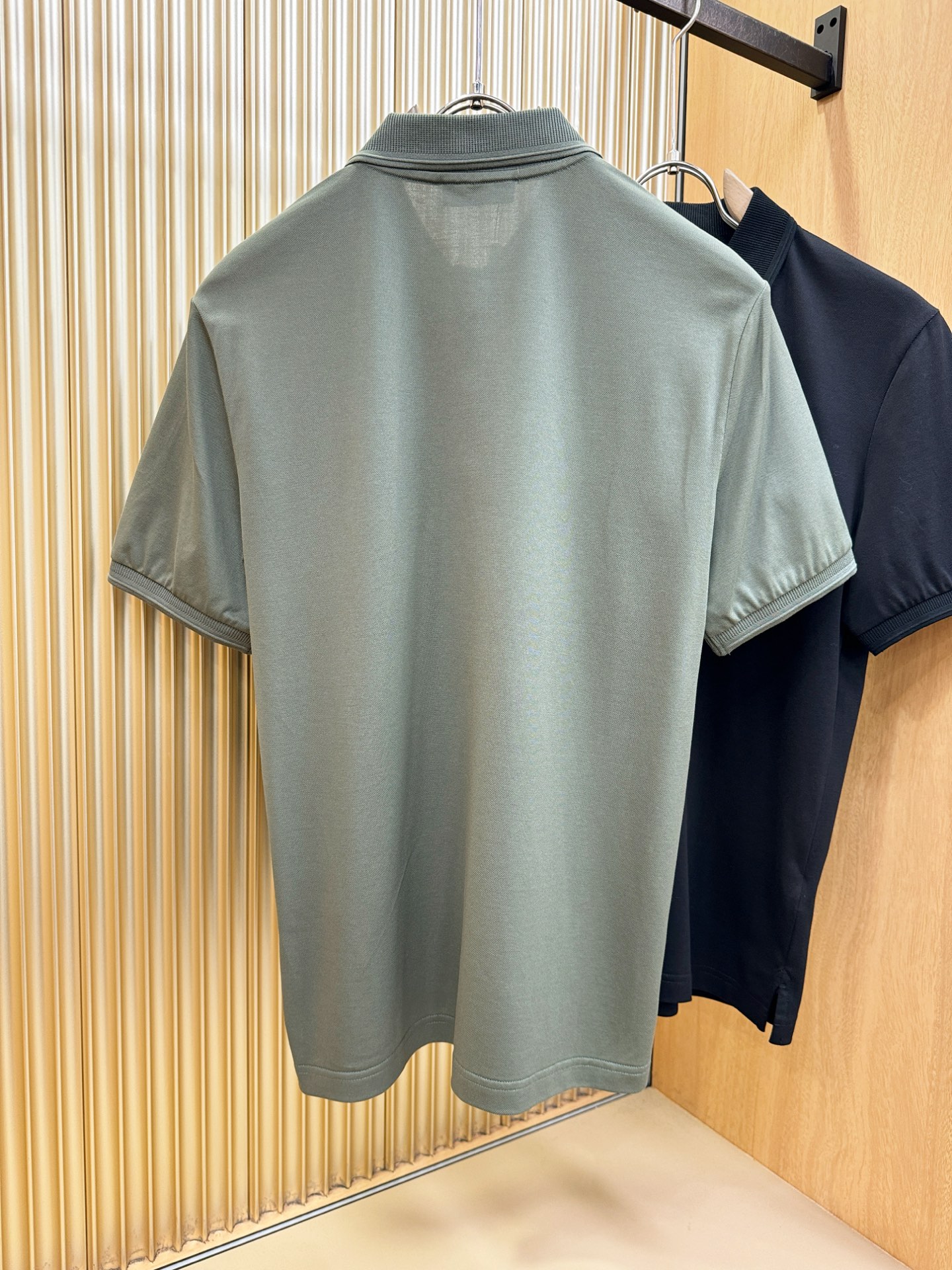 Hermès爱马仕 2026春夏新款首发专柜最新款翻领短袖，定制面料，高端订制 设计前卫时尚！品牌log