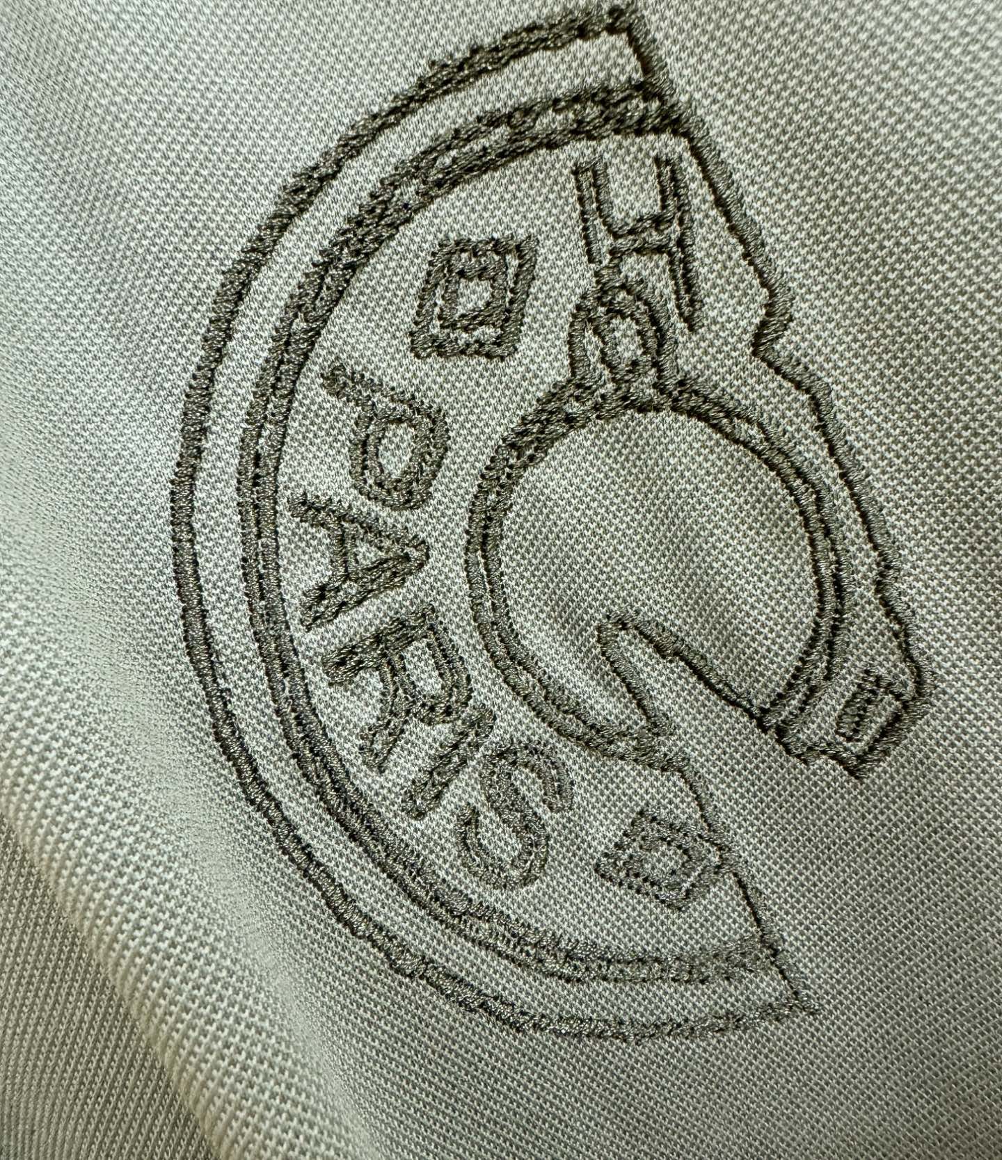 Hermès爱马仕 2026春夏新款首发专柜最新款翻领短袖，定制面料，高端订制 设计前卫时尚！品牌log