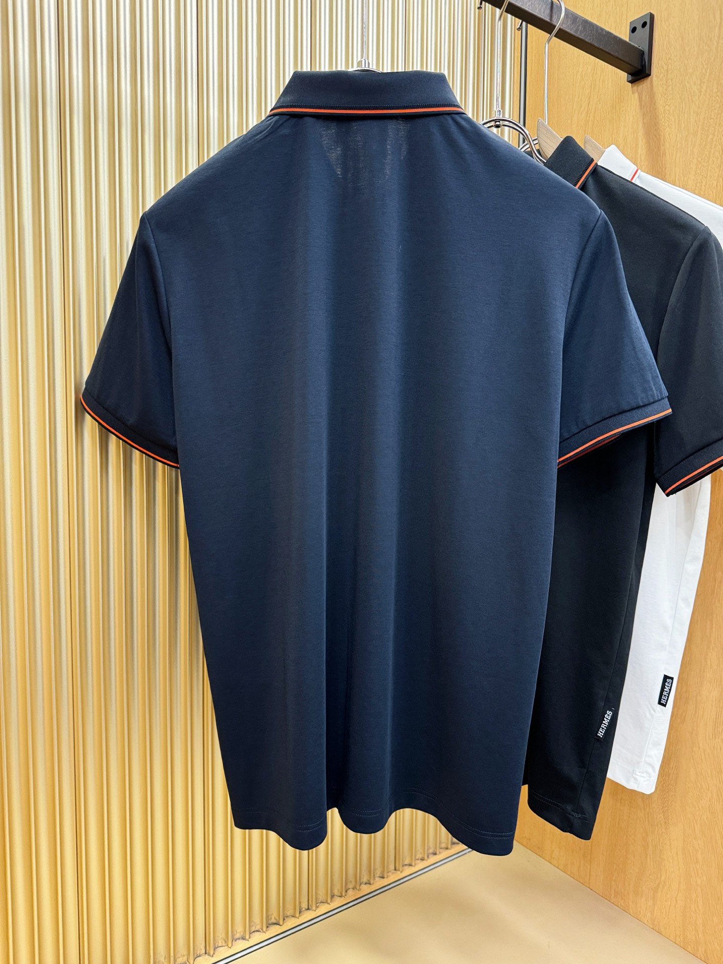 Hermès爱马仕 2026春夏新款首发专柜最新款翻领短袖，定制面料，高端订制 设计前卫时尚！品牌log