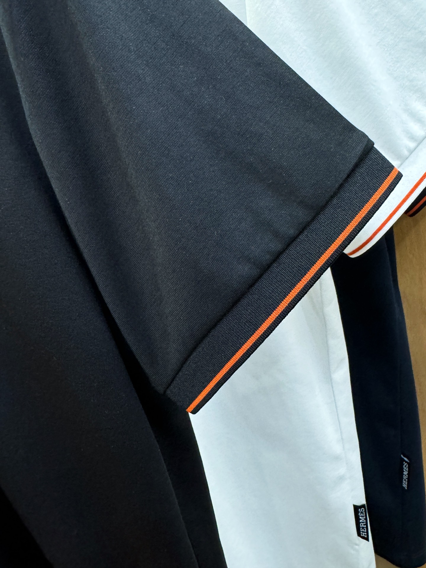 Hermès爱马仕 2026春夏新款首发专柜最新款翻领短袖，定制面料，高端订制 设计前卫时尚！品牌log