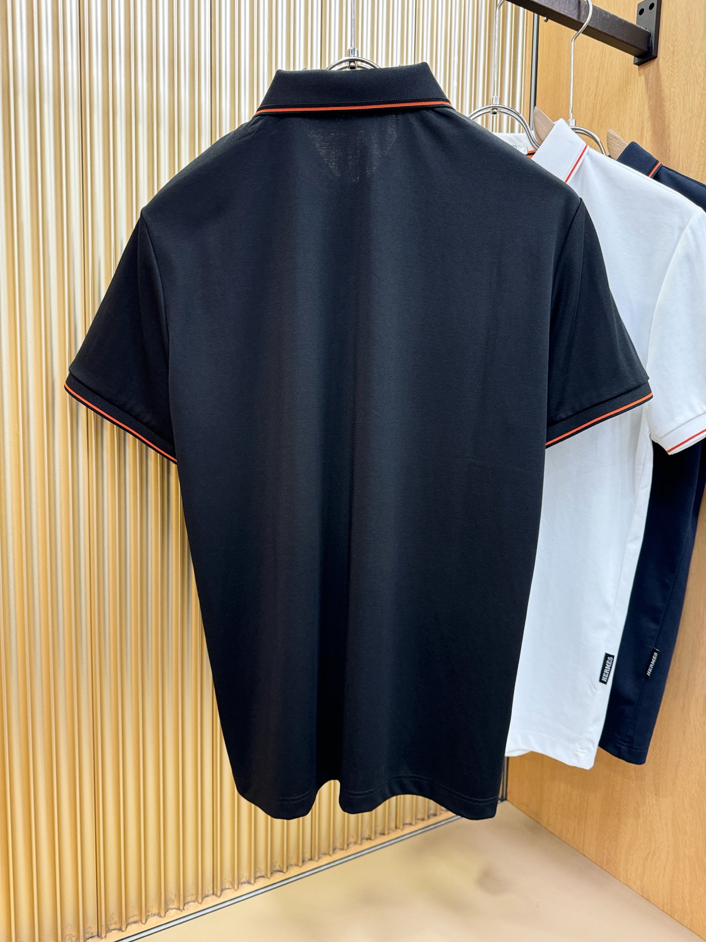 Hermès爱马仕 2026春夏新款首发专柜最新款翻领短袖，定制面料，高端订制 设计前卫时尚！品牌log