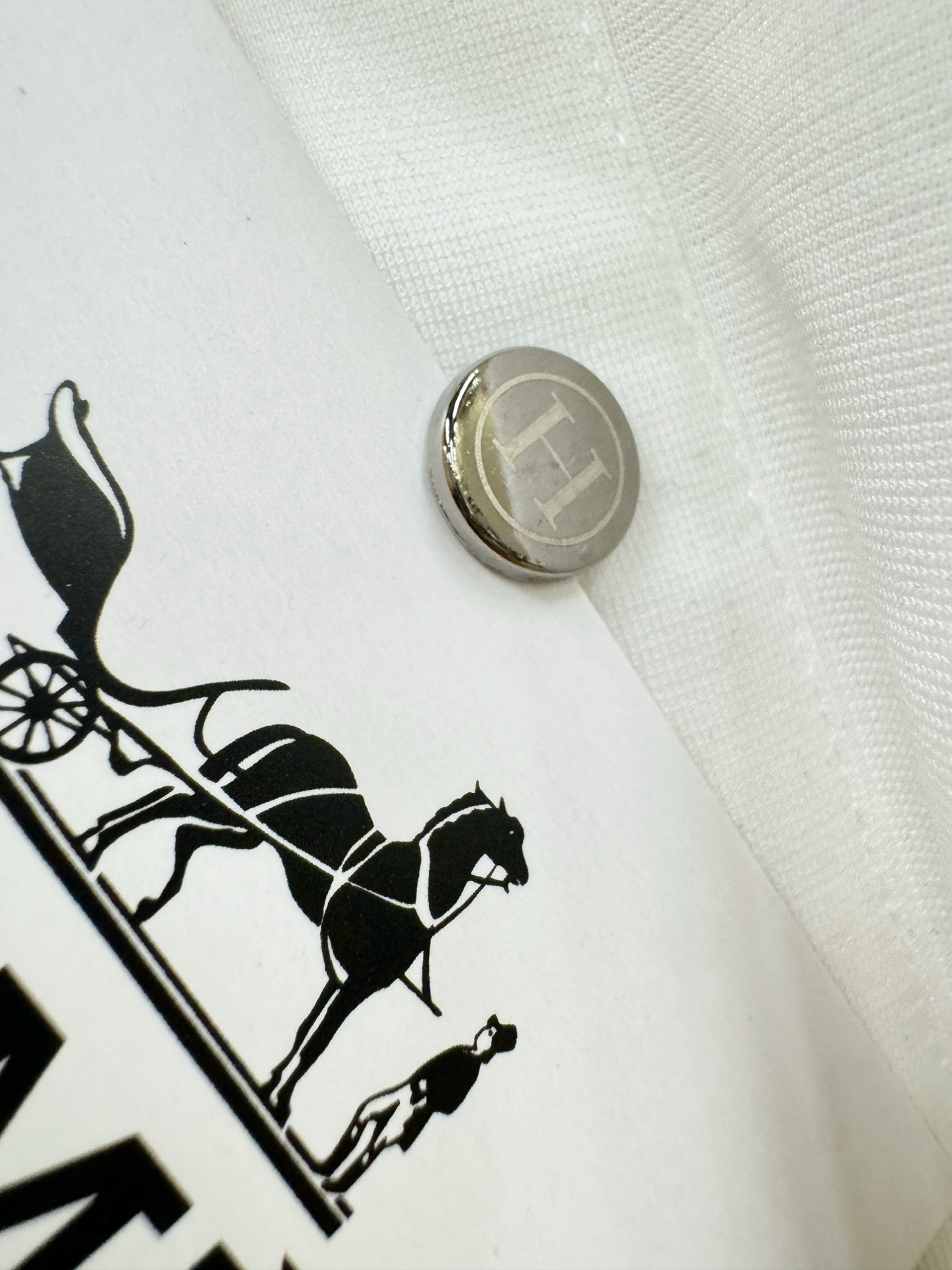 Hermès爱马仕 2026春夏新款首发专柜最新款翻领短袖，定制面料，高端订制 设计前卫时尚！品牌log