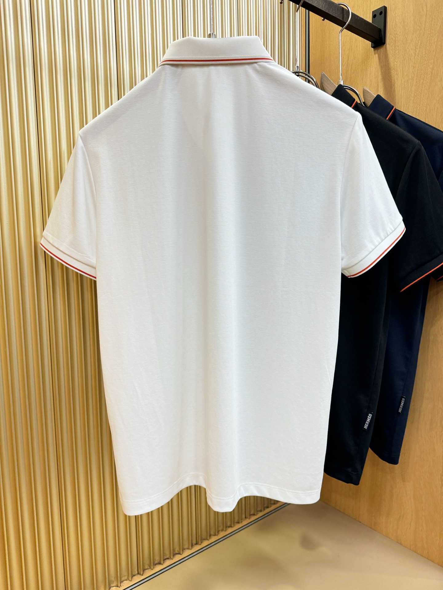 Hermès爱马仕 2026春夏新款首发专柜最新款翻领短袖，定制面料，高端订制 设计前卫时尚！品牌log