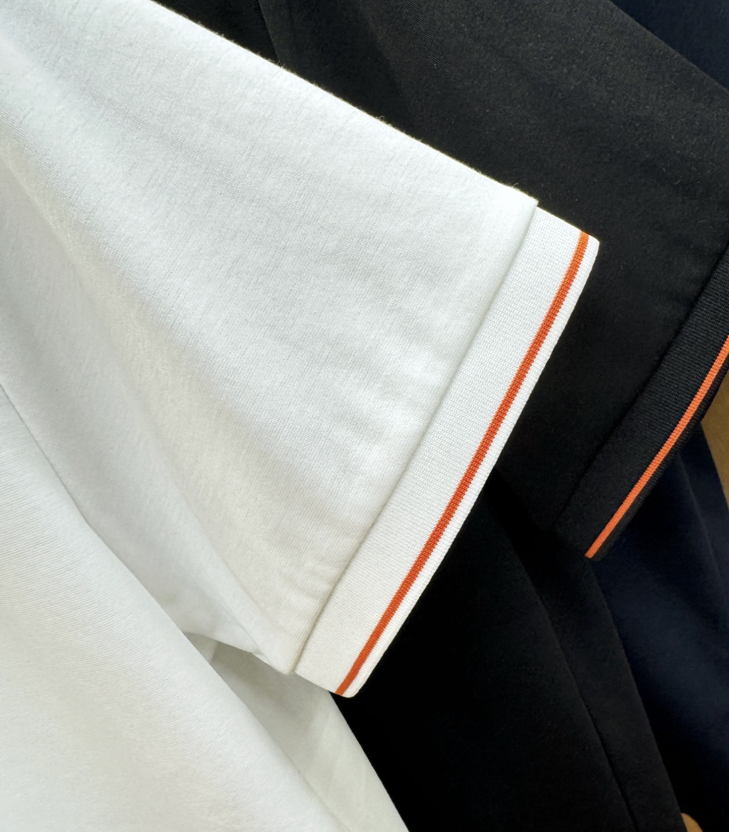 Hermès爱马仕 2026春夏新款首发专柜最新款翻领短袖，定制面料，高端订制 设计前卫时尚！品牌log