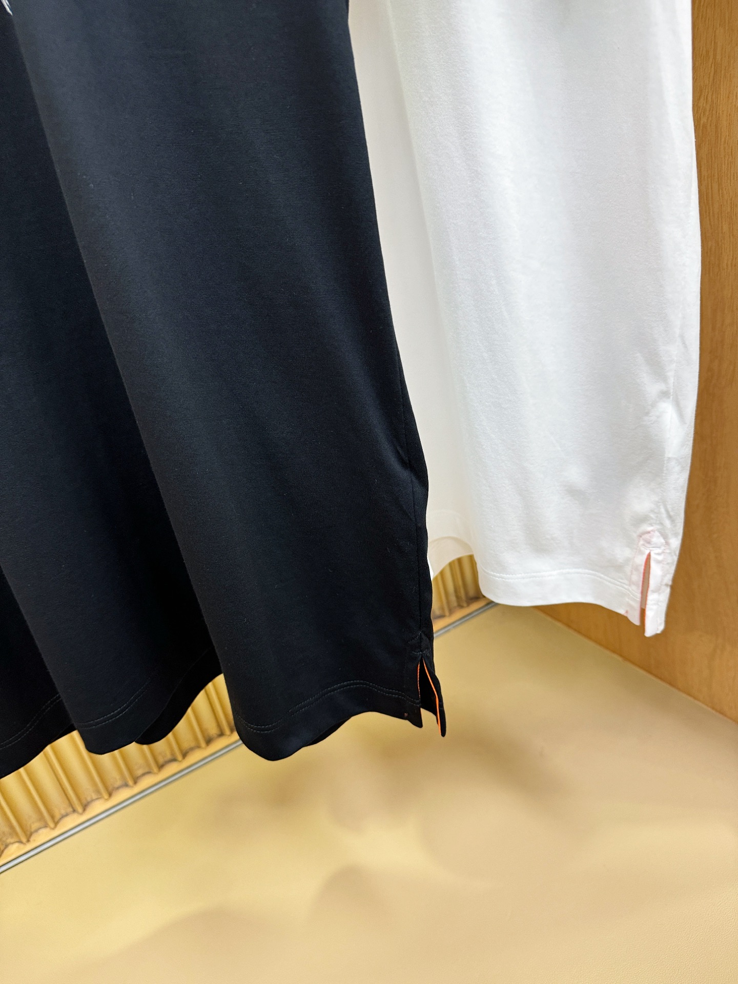 Hermès爱马仕 2026春夏新品天丝短袖，重工刺绣，天丝面料，手感柔软。顶级进口私货，时尚设计潮流短