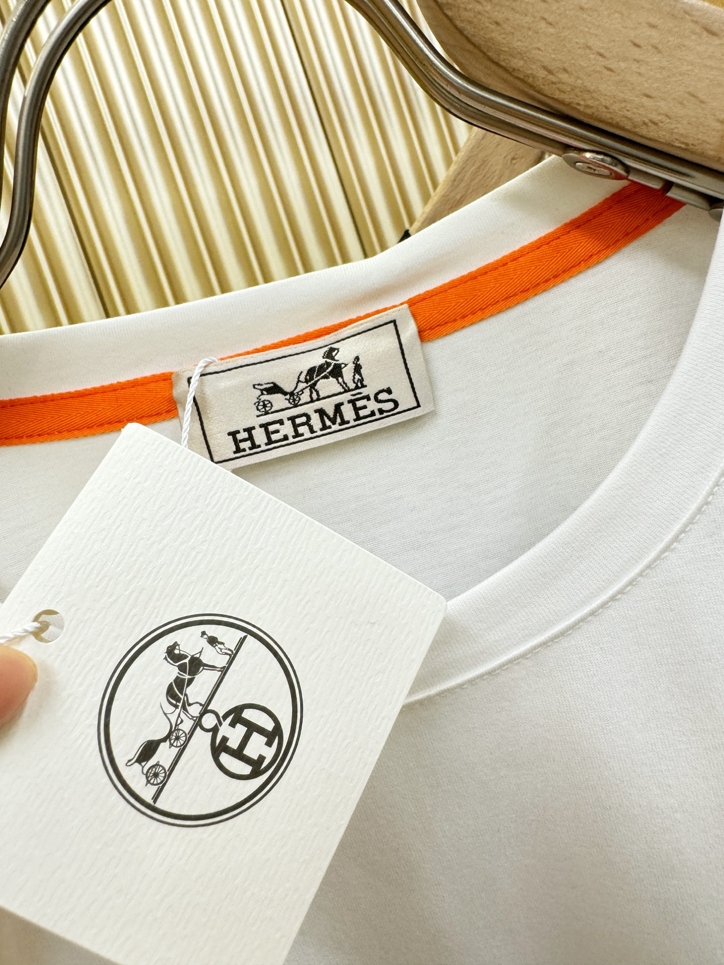 Hermès爱马仕 2026春夏新品天丝短袖，重工刺绣，天丝面料，手感柔软。顶级进口私货，时尚设计潮流短