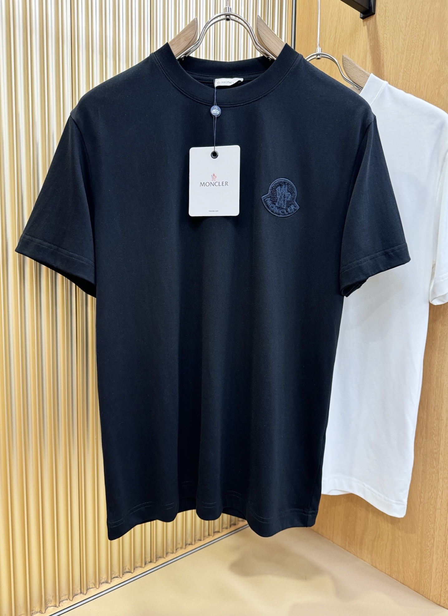 Moncler蒙口 顶级品质 2026新品短袖！原版定制面料，手感柔软。顶级进口私货，时尚设计潮流短袖，