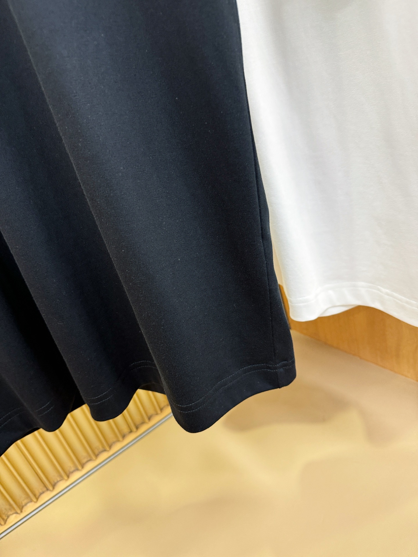 Moncler蒙口 顶级品质 2026新品短袖！原版定制面料，手感柔软。顶级进口私货，时尚设计潮流短袖，