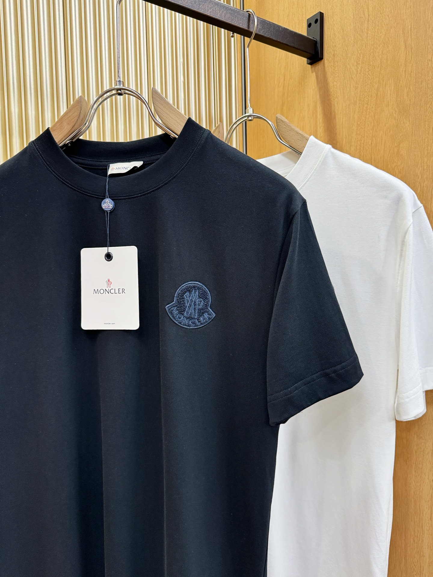 Moncler蒙口 顶级品质 2026新品短袖！原版定制面料，手感柔软。顶级进口私货，时尚设计潮流短袖，