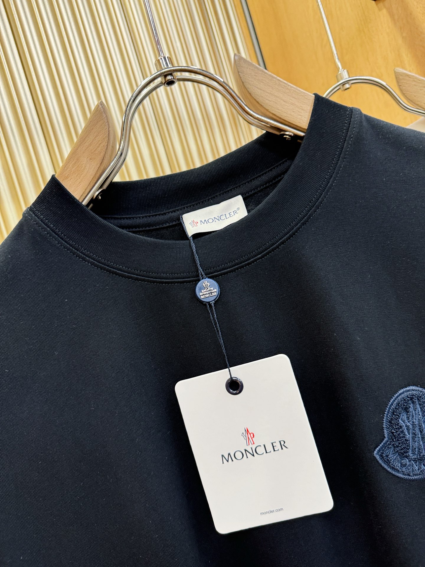 Moncler蒙口 顶级品质 2026新品短袖！原版定制面料，手感柔软。顶级进口私货，时尚设计潮流短袖，