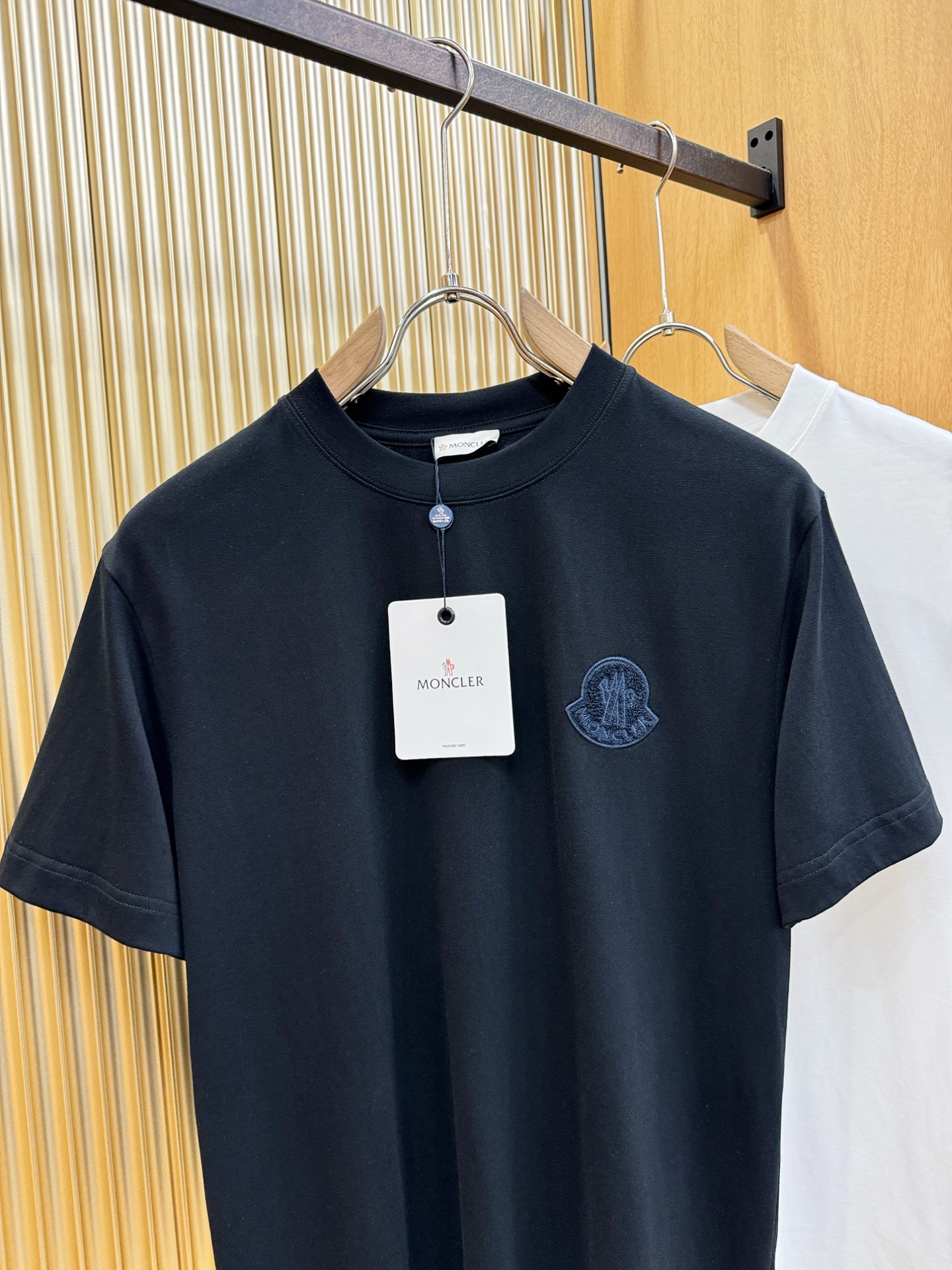 Moncler蒙口 顶级品质 2026新品短袖！原版定制面料，手感柔软。顶级进口私货，时尚设计潮流短袖，