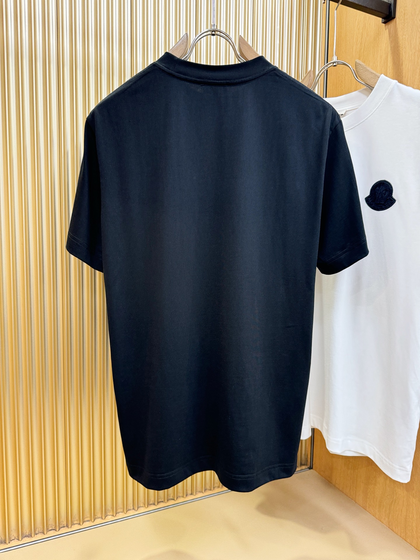 Moncler蒙口 顶级品质 2026新品短袖！原版定制面料，手感柔软。顶级进口私货，时尚设计潮流短袖，