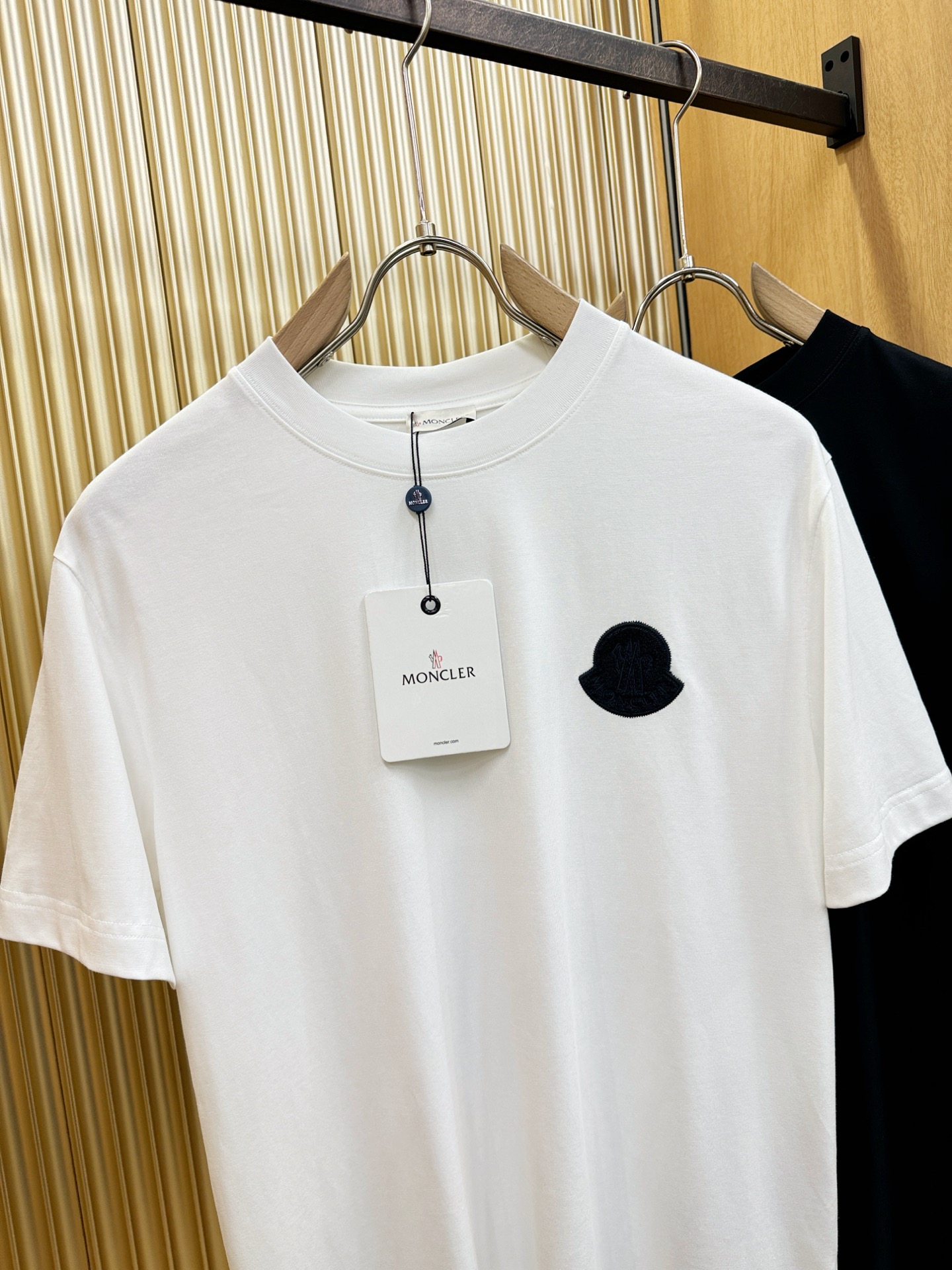 Moncler蒙口 顶级品质 2026新品短袖！原版定制面料，手感柔软。顶级进口私货，时尚设计潮流短袖，