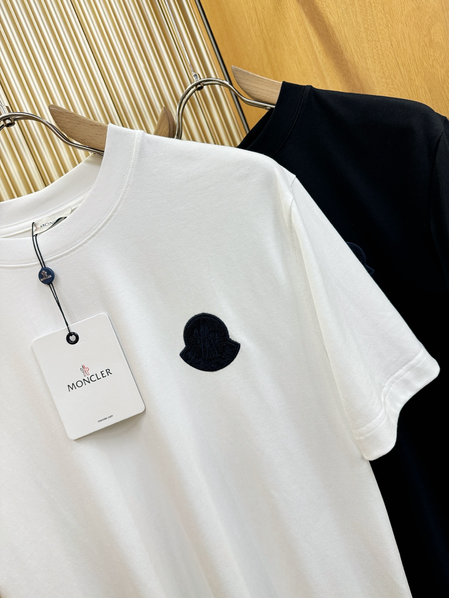 Moncler蒙口 顶级品质 2026新品短袖！原版定制面料，手感柔软。顶级进口私货，时尚设计潮流短袖，