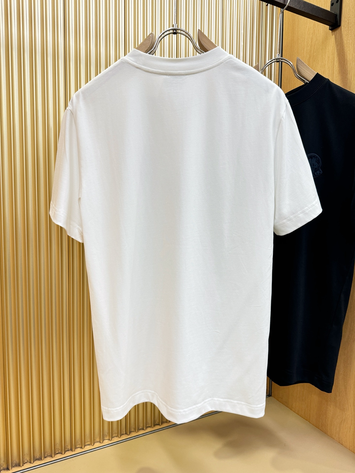 Moncler蒙口 顶级品质 2026新品短袖！原版定制面料，手感柔软。顶级进口私货，时尚设计潮流短袖，