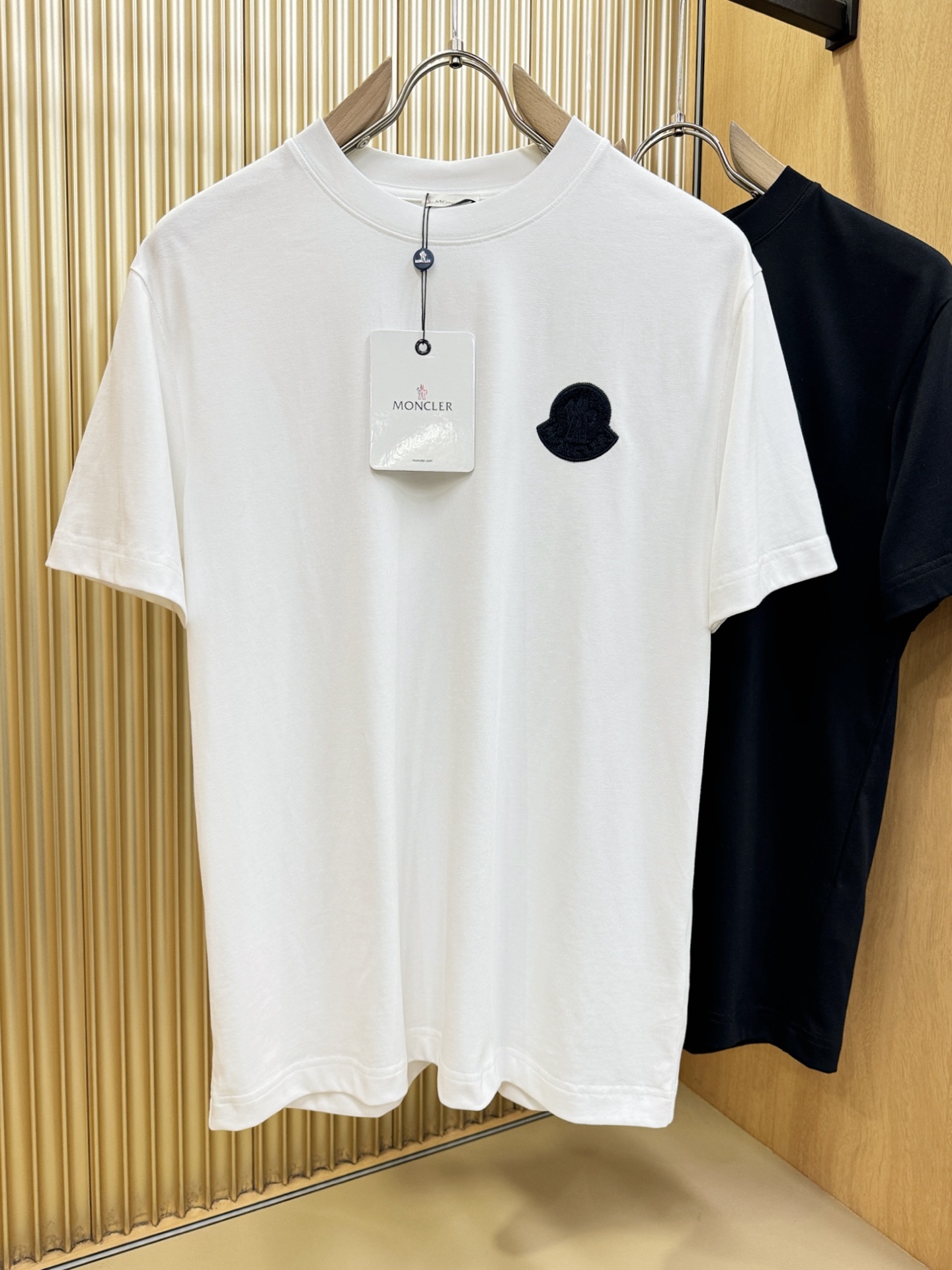 Moncler蒙口 顶级品质 2026新品短袖！原版定制面料，手感柔软。顶级进口私货，时尚设计潮流短袖，