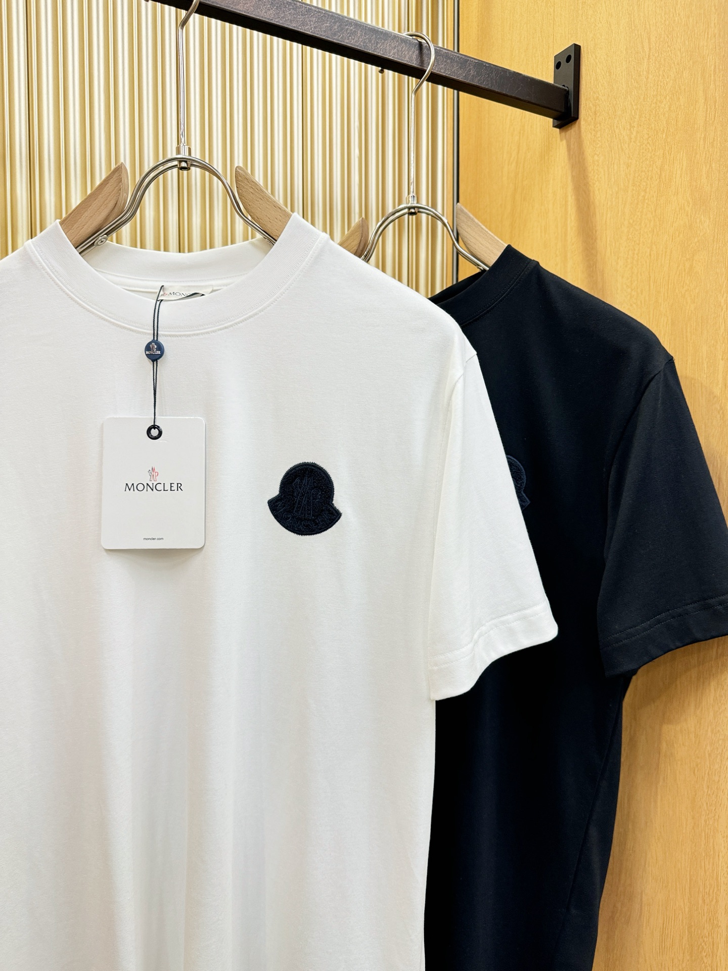 Moncler蒙口 顶级品质 2026新品短袖！原版定制面料，手感柔软。顶级进口私货，时尚设计潮流短袖，